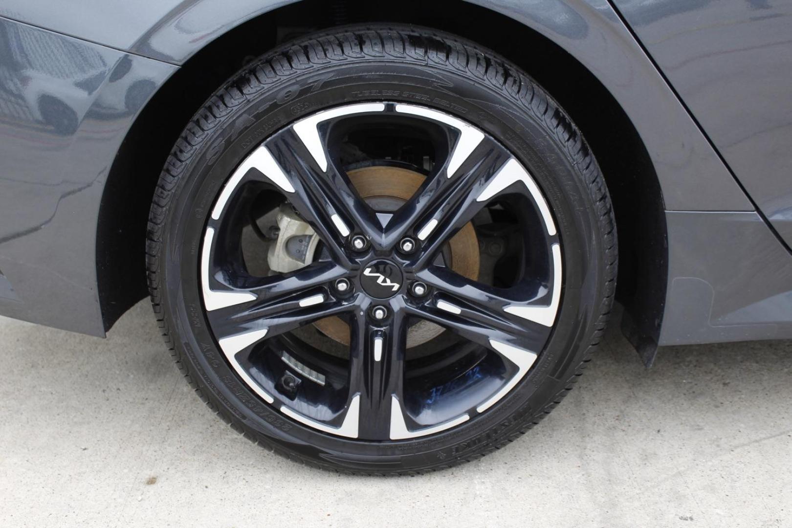 2022 Gray Kia K5 EX (5XXG34J21NG) with an Gamma-II 1.6L I-4 gasoline direct injection engine, located at 2401 E Main St., Grand Prairie, TX, 75050, (972) 262-4440, 32.748981, -96.969643 - Photo#10