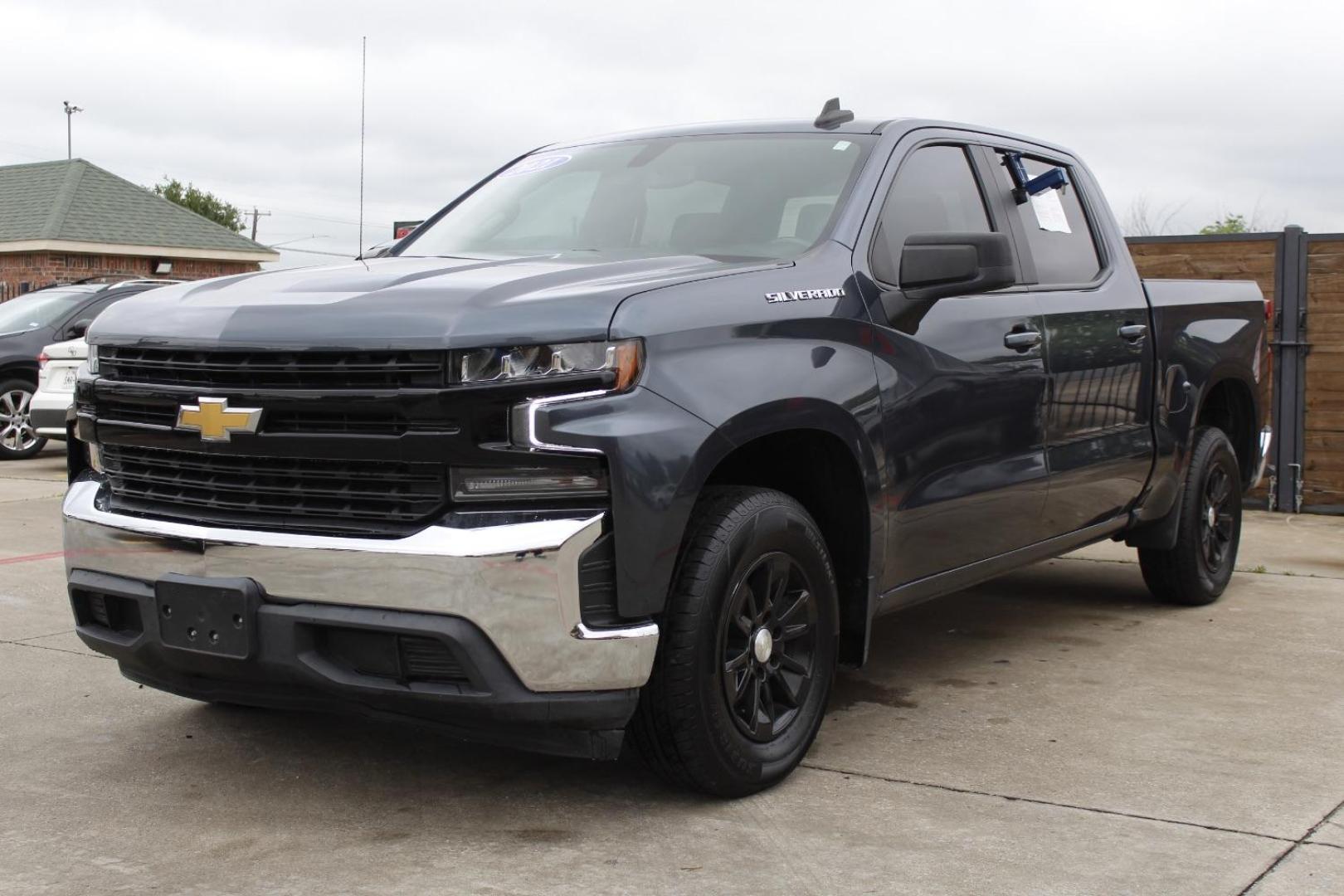 2021 Gray Chevrolet Silverado 1500 2WD Crew Cab Short Bed LT (1GCPWCED3MZ) with an 5.3L engine, located at 2401 E Main St., Grand Prairie, TX, 75050, (972) 262-4440, 32.748981, -96.969643 - Photo#1