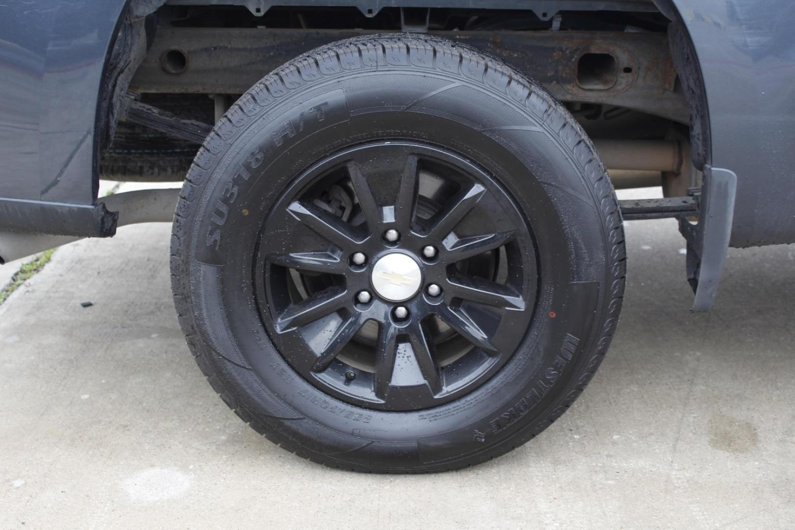 2021 Gray Chevrolet Silverado 1500 2WD Crew Cab Short Bed LT (1GCPWCED3MZ) with an 5.3L engine, located at 2401 E Main St., Grand Prairie, TX, 75050, (972) 262-4440, 32.748981, -96.969643 - Photo#4