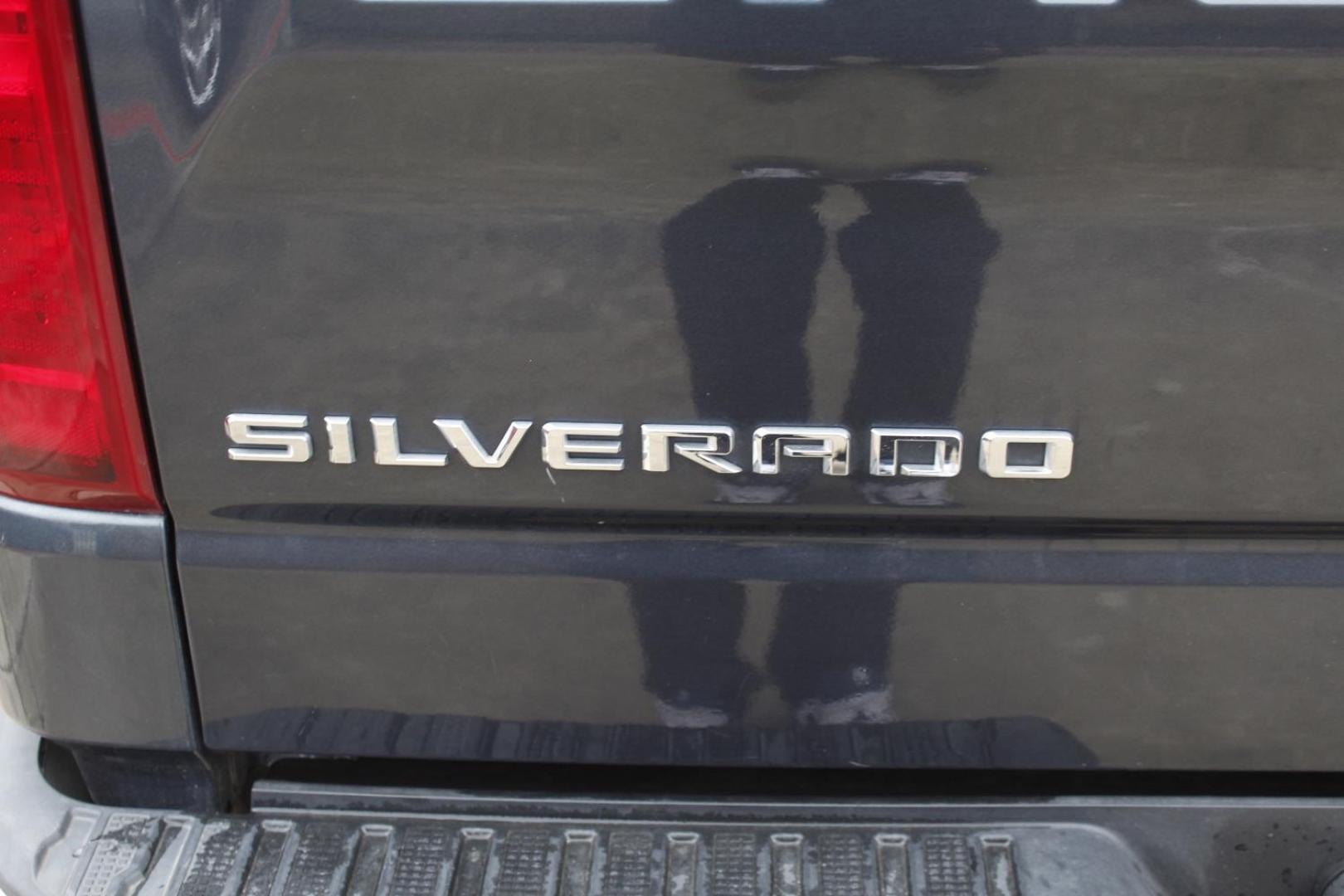 2021 Gray Chevrolet Silverado 1500 2WD Crew Cab Short Bed LT (1GCPWCED3MZ) with an 5.3L engine, located at 2401 E Main St., Grand Prairie, TX, 75050, (972) 262-4440, 32.748981, -96.969643 - Photo#6