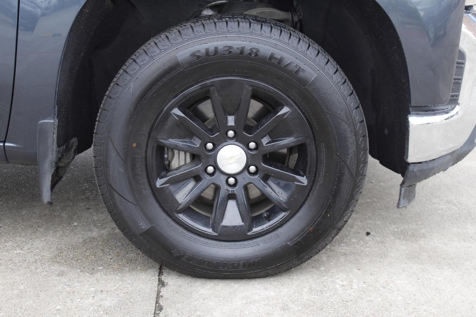 2021 Gray Chevrolet Silverado 1500 2WD Crew Cab Short Bed LT (1GCPWCED3MZ) with an 5.3L engine, located at 2401 E Main St., Grand Prairie, TX, 75050, (972) 262-4440, 32.748981, -96.969643 - Photo#10