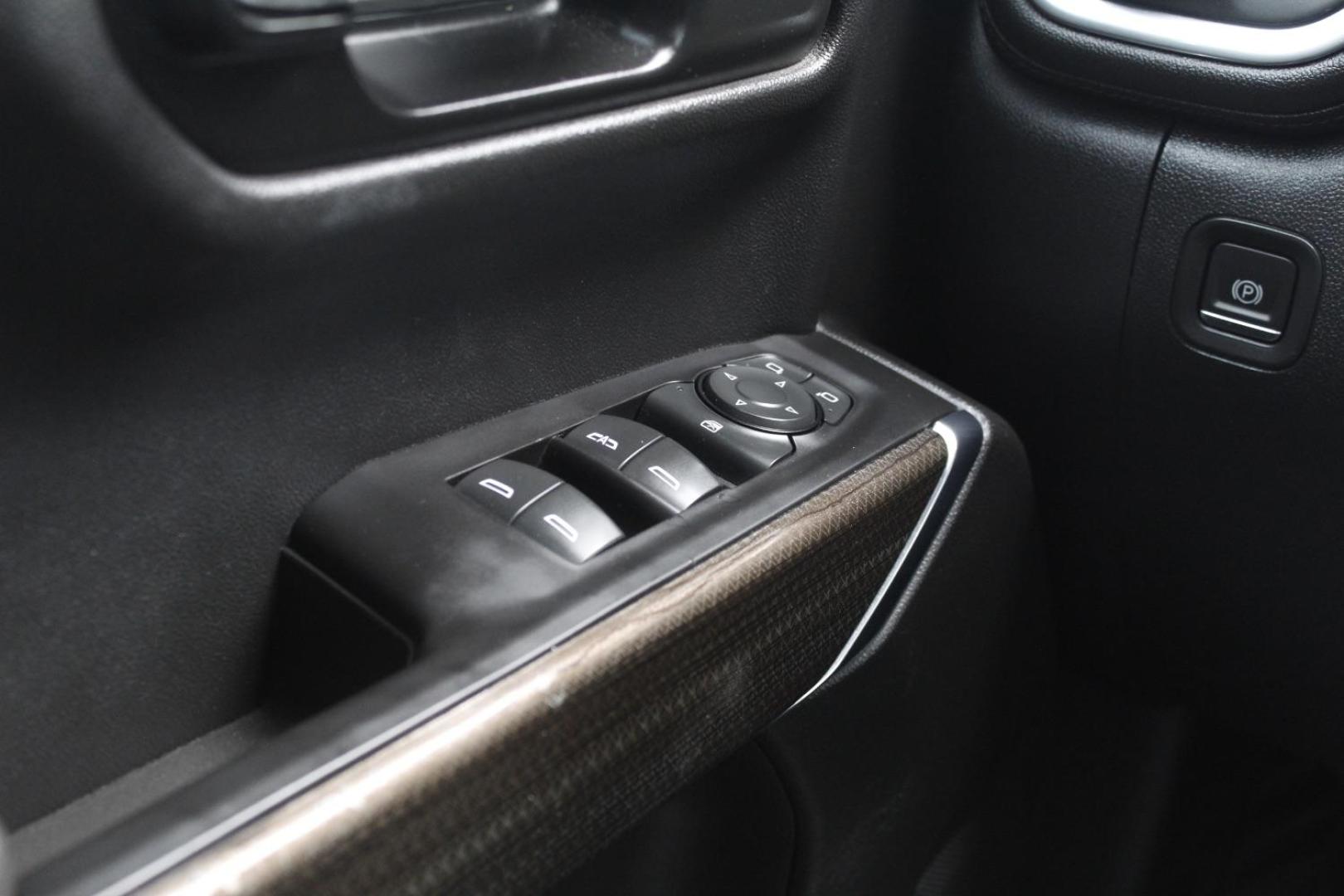 2021 Gray Chevrolet Silverado 1500 2WD Crew Cab Short Bed LT (1GCPWCED3MZ) with an 5.3L engine, located at 2401 E Main St., Grand Prairie, TX, 75050, (972) 262-4440, 32.748981, -96.969643 - Photo#19