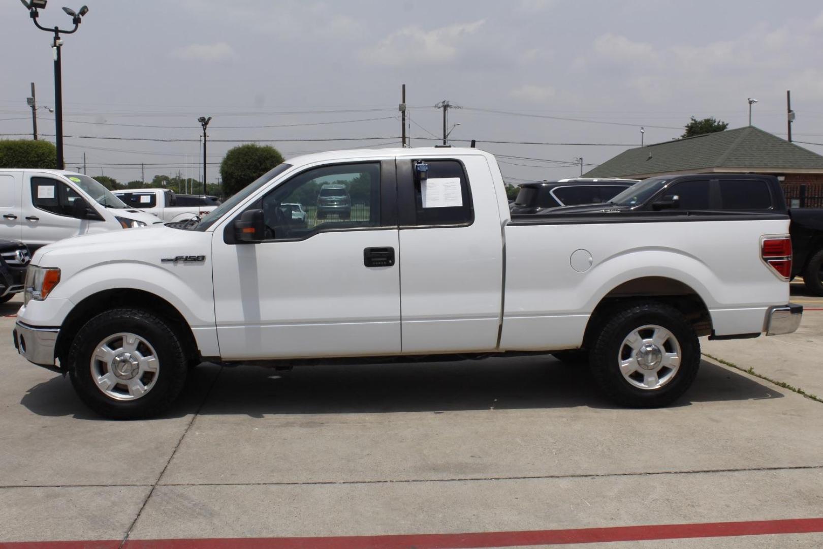 2013 White Ford F-150 XLT (1FTFX1CF9DK) with an 5.0L engine, located at 2401 E Main St., Grand Prairie, TX, 75050, (972) 262-4440, 32.748981, -96.969643 - Photo#2
