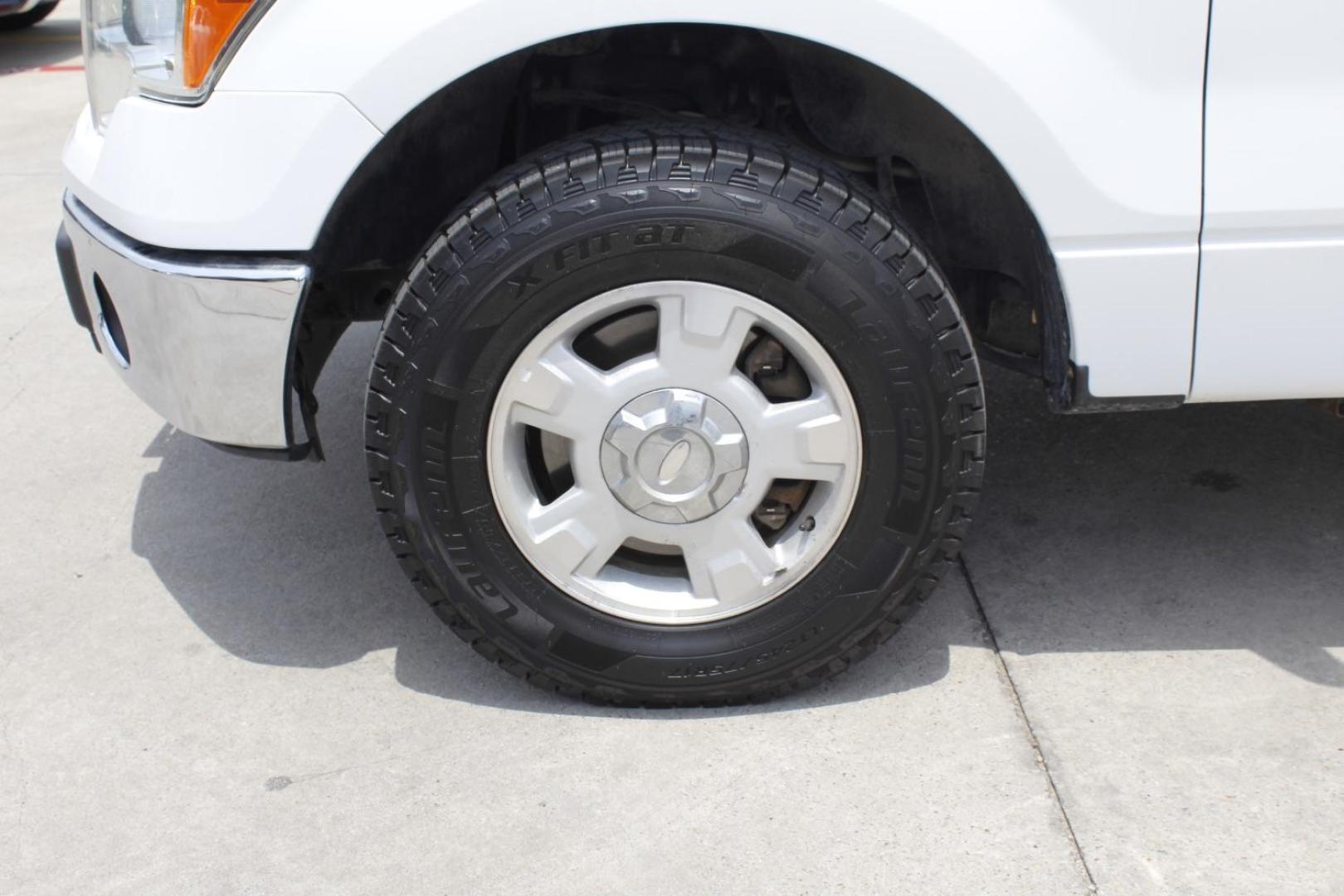 2013 White Ford F-150 XLT (1FTFX1CF9DK) with an 5.0L engine, located at 2401 E Main St., Grand Prairie, TX, 75050, (972) 262-4440, 32.748981, -96.969643 - Photo#3