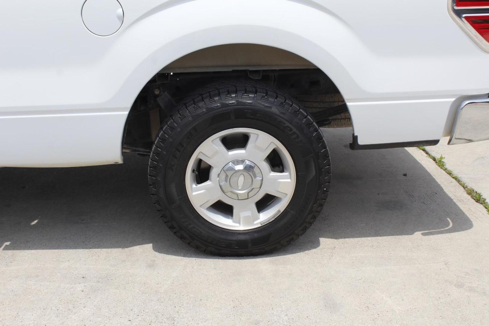 2013 White Ford F-150 XLT (1FTFX1CF9DK) with an 5.0L engine, located at 2401 E Main St., Grand Prairie, TX, 75050, (972) 262-4440, 32.748981, -96.969643 - Photo#4
