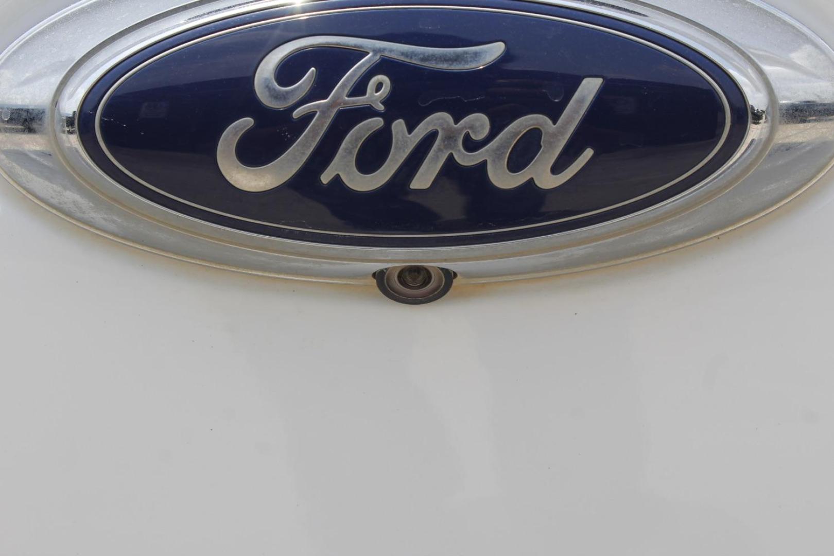 2013 White Ford F-150 XLT (1FTFX1CF9DK) with an 5.0L engine, located at 2401 E Main St., Grand Prairie, TX, 75050, (972) 262-4440, 32.748981, -96.969643 - Photo#7