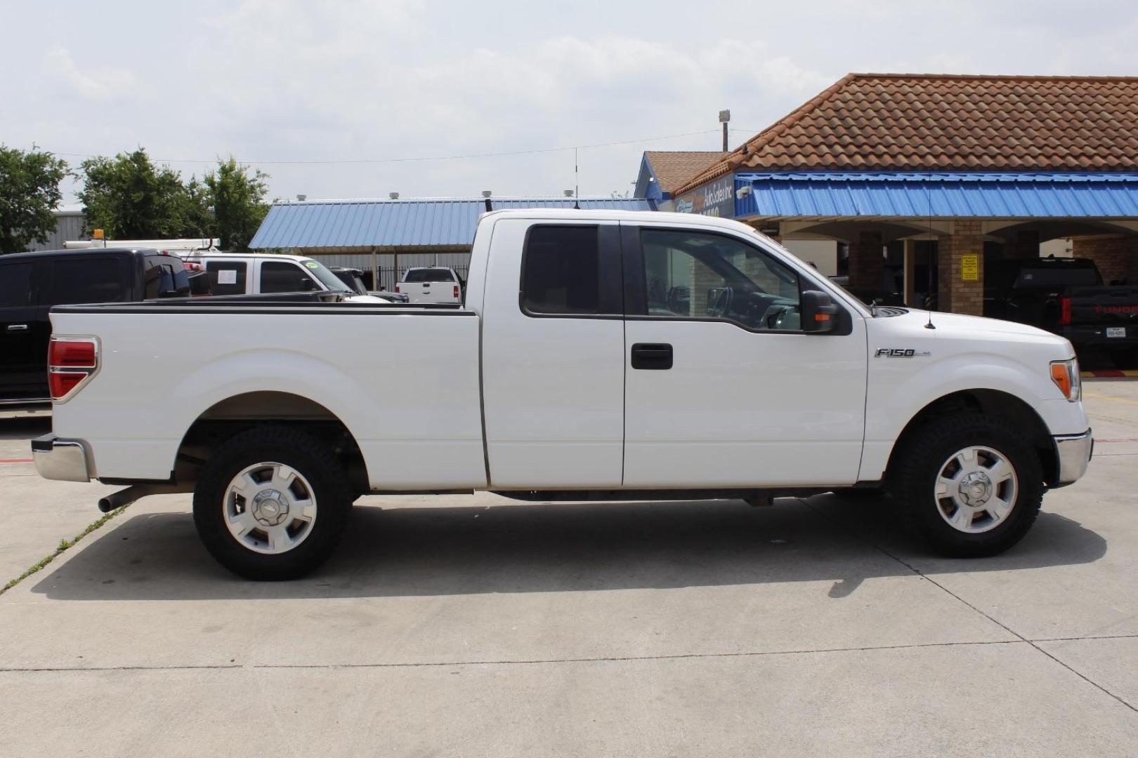 2013 White Ford F-150 XLT (1FTFX1CF9DK) with an 5.0L engine, located at 2401 E Main St., Grand Prairie, TX, 75050, (972) 262-4440, 32.748981, -96.969643 - Photo#9