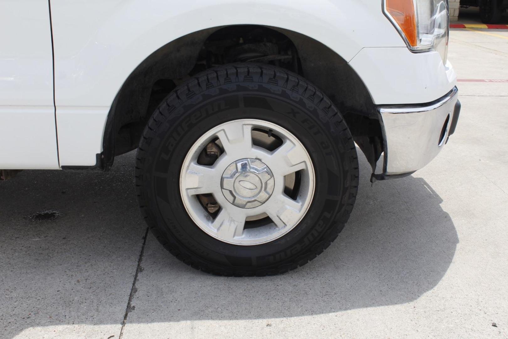 2013 White Ford F-150 XLT (1FTFX1CF9DK) with an 5.0L engine, located at 2401 E Main St., Grand Prairie, TX, 75050, (972) 262-4440, 32.748981, -96.969643 - Photo#10