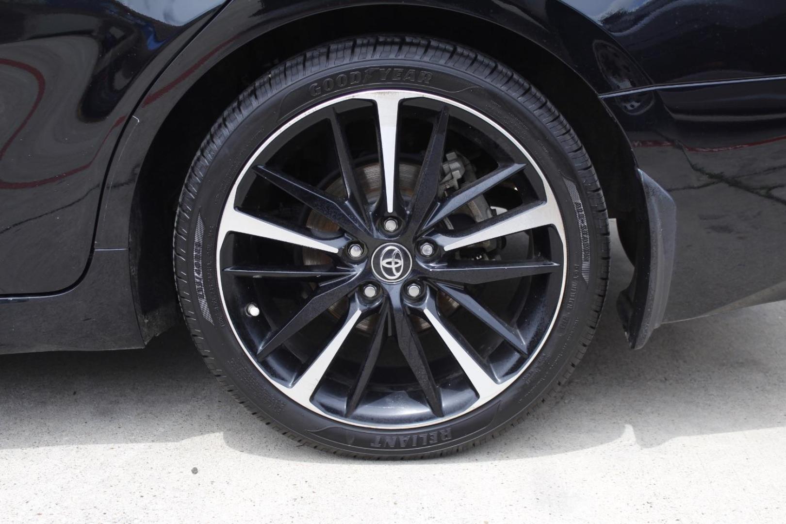 2019 Black Toyota Camry XSE (4T1B61HKXKU) with an 2.5L I-4 port/direct injection engine, located at 2401 E Main St., Grand Prairie, TX, 75050, (972) 262-4440, 32.748981, -96.969643 - Photo#4