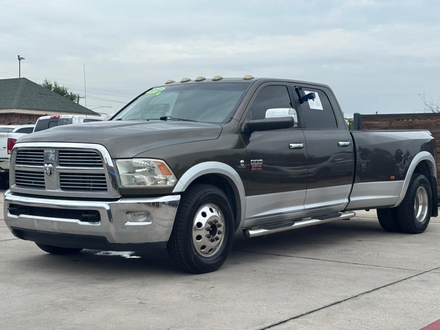 2012 Green Ram 3500 Laramie (3C63DPJLXCG) with an Cummins 6.7L I-6 diesel direct injection engine, located at 2401 E Main St., Grand Prairie, TX, 75050, (972) 262-4440, 32.748981, -96.969643 - Photo#2