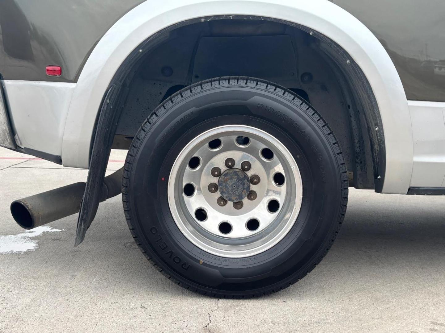 2012 Green Ram 3500 Laramie (3C63DPJLXCG) with an Cummins 6.7L I-6 diesel direct injection engine, located at 2401 E Main St., Grand Prairie, TX, 75050, (972) 262-4440, 32.748981, -96.969643 - Photo#9