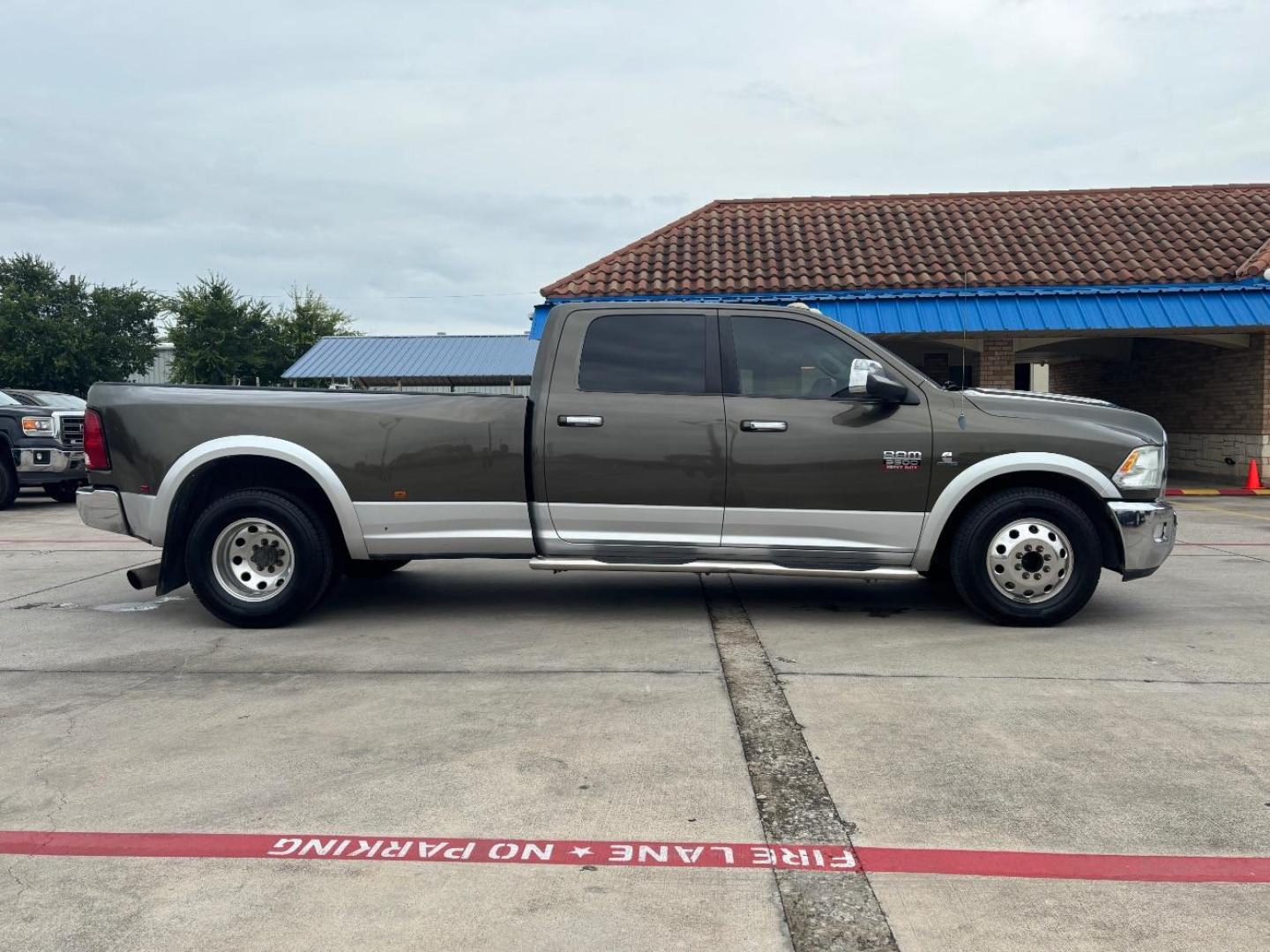 2012 Green Ram 3500 Laramie (3C63DPJLXCG) with an Cummins 6.7L I-6 diesel direct injection engine, located at 2401 E Main St., Grand Prairie, TX, 75050, (972) 262-4440, 32.748981, -96.969643 - Photo#11