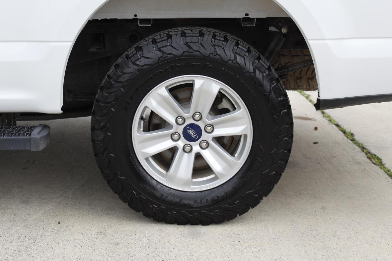 2018 White Ford F-150 XLT (1FTFX1E53JK) with an 3.3L V-6 port/direct injection engine, located at 2401 E Main St., Grand Prairie, TX, 75050, (972) 262-4440, 32.748981, -96.969643 - Photo#3
