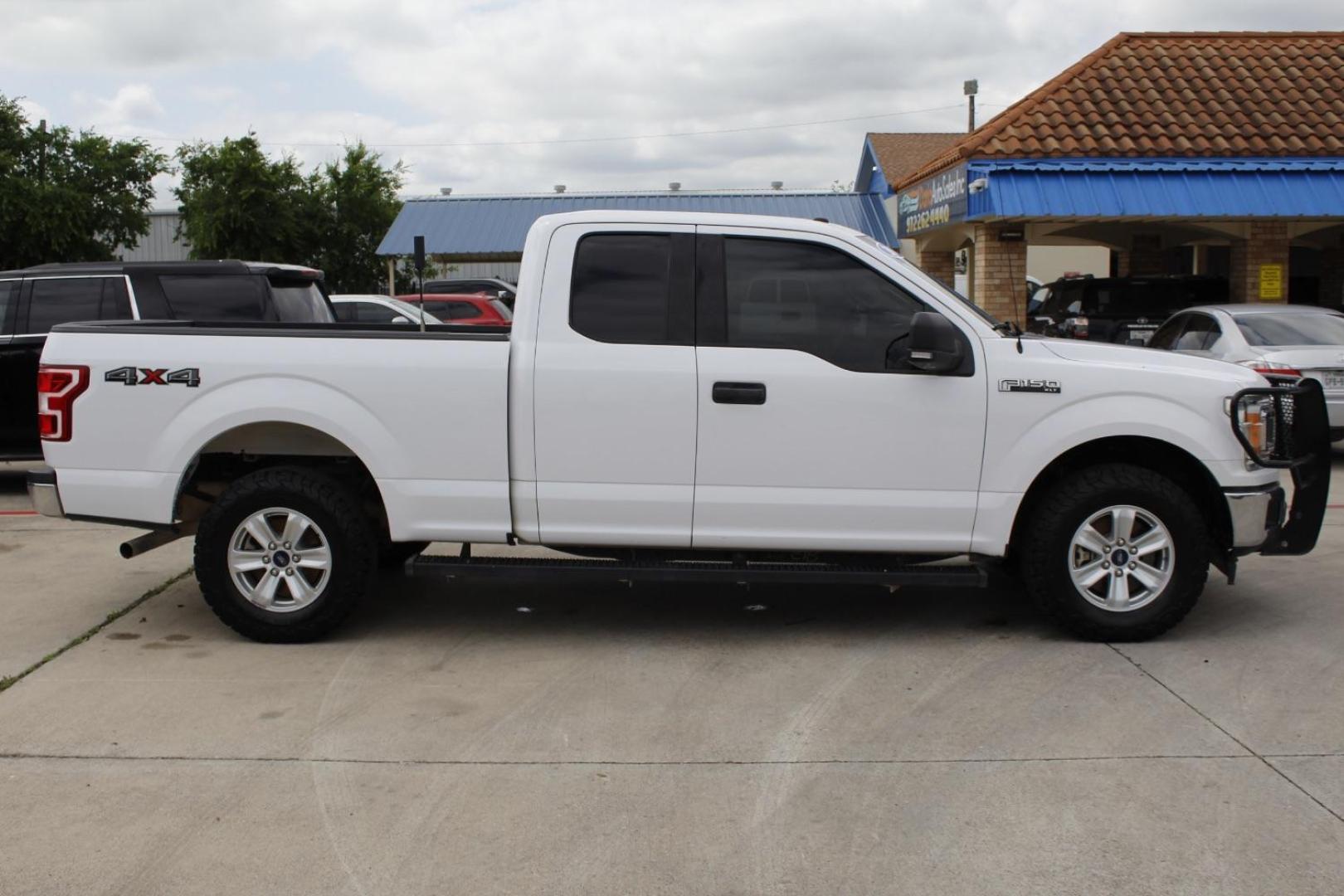 2018 White Ford F-150 XLT (1FTFX1E53JK) with an 3.3L V-6 port/direct injection engine, located at 2401 E Main St., Grand Prairie, TX, 75050, (972) 262-4440, 32.748981, -96.969643 - Photo#8