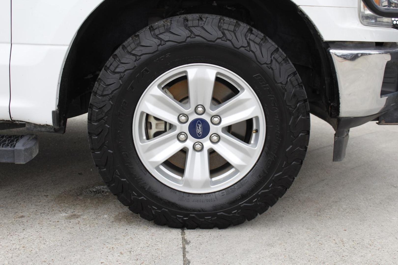2018 White Ford F-150 XLT (1FTFX1E53JK) with an 3.3L V-6 port/direct injection engine, located at 2401 E Main St., Grand Prairie, TX, 75050, (972) 262-4440, 32.748981, -96.969643 - Photo#9