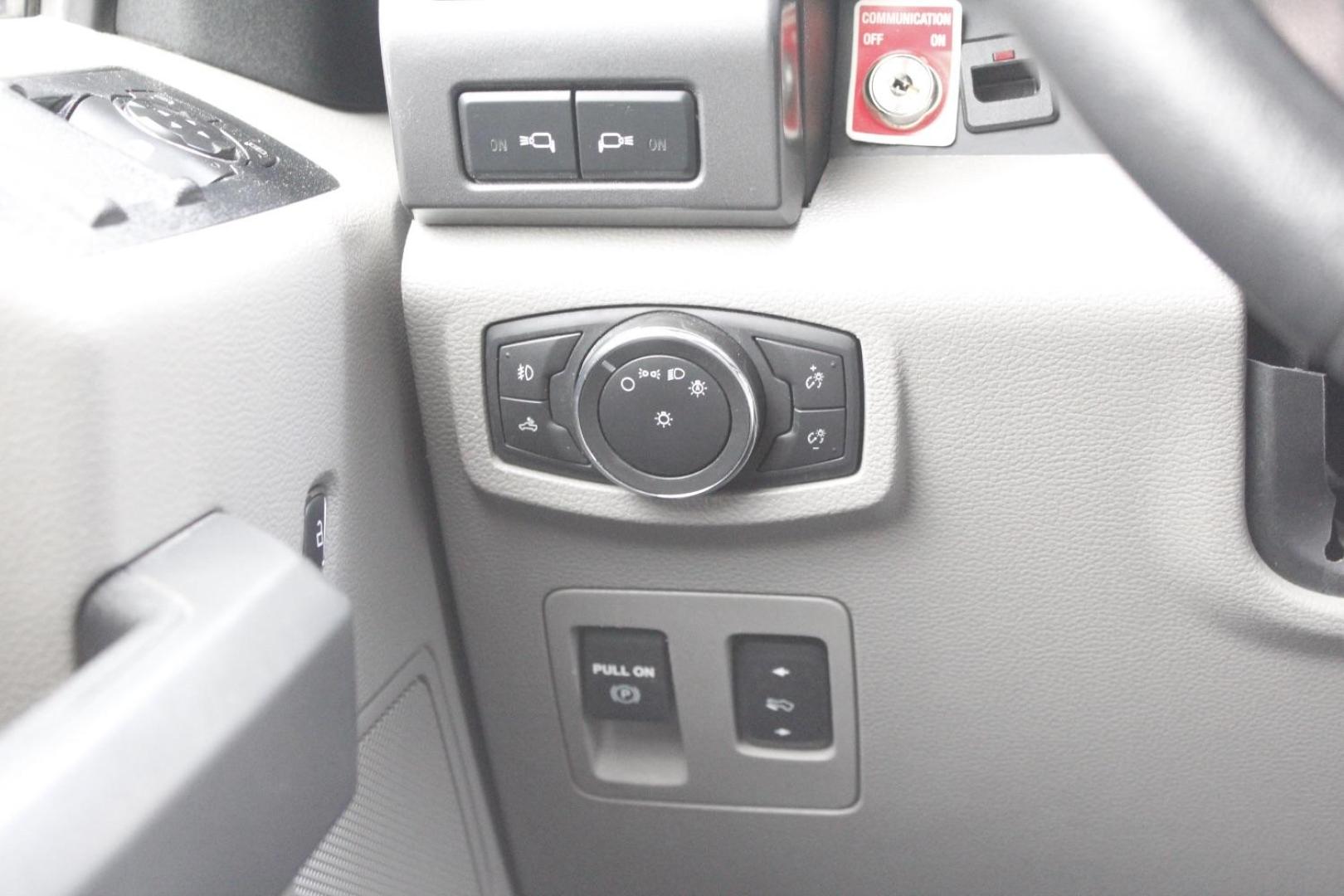 2018 White Ford F-150 XLT (1FTFX1E53JK) with an 3.3L V-6 port/direct injection engine, located at 2401 E Main St., Grand Prairie, TX, 75050, (972) 262-4440, 32.748981, -96.969643 - Photo#18