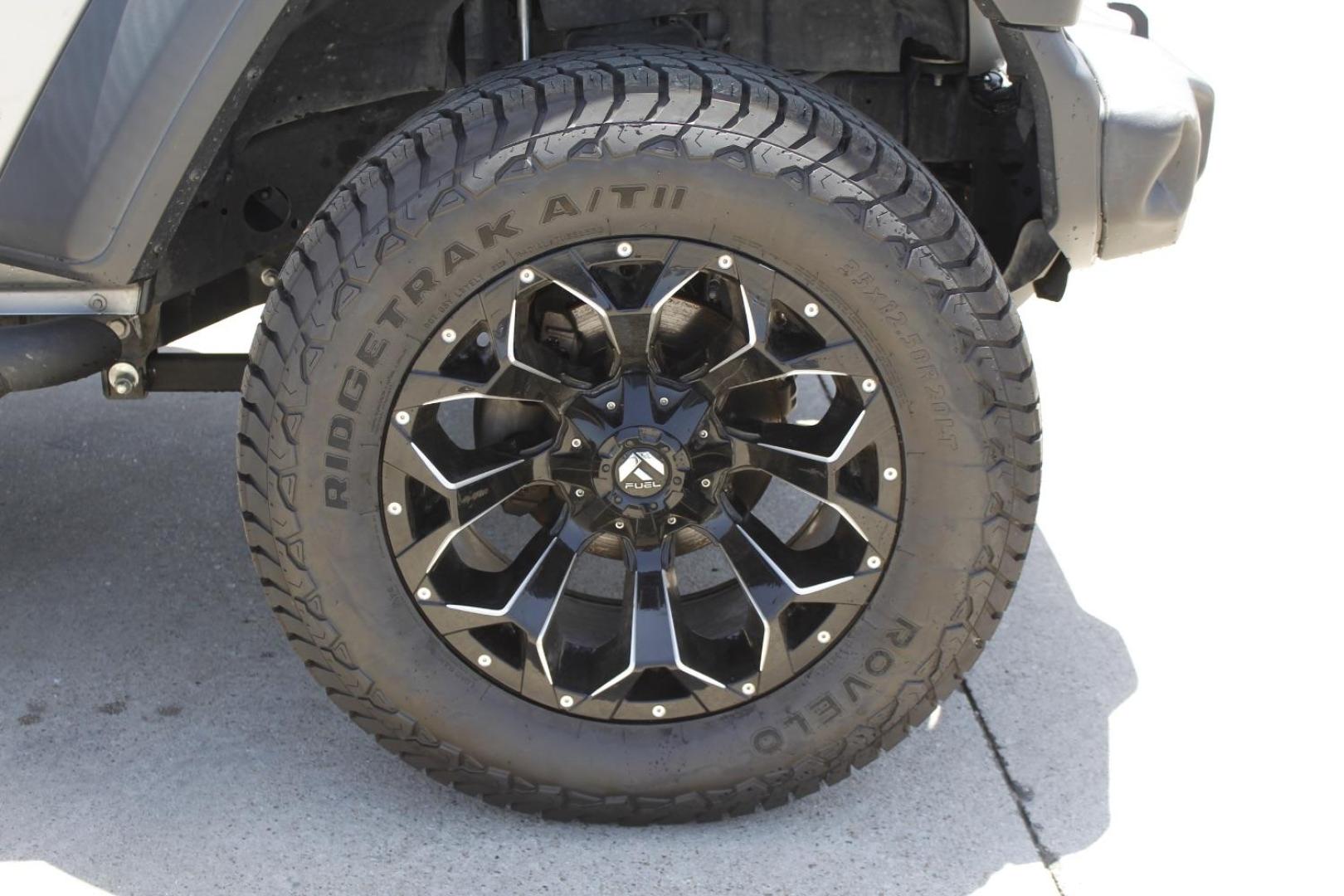 2018 Silver Jeep Wrangler Unlimited Sport S 4x4 (1C4HJXDG0JW) , located at 2401 E Main St., Grand Prairie, TX, 75050, (972) 262-4440, 32.748981, -96.969643 - Photo#9