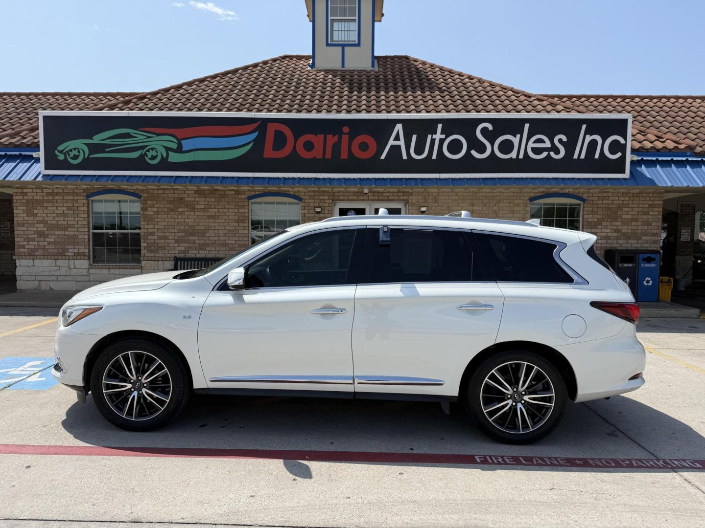 2018 White Infiniti Qx60 (5N1DL0MN7JC) , located at 2401 E Main St., Grand Prairie, TX, 75050, (972) 262-4440, 32.748981, -96.969643 - Photo#1