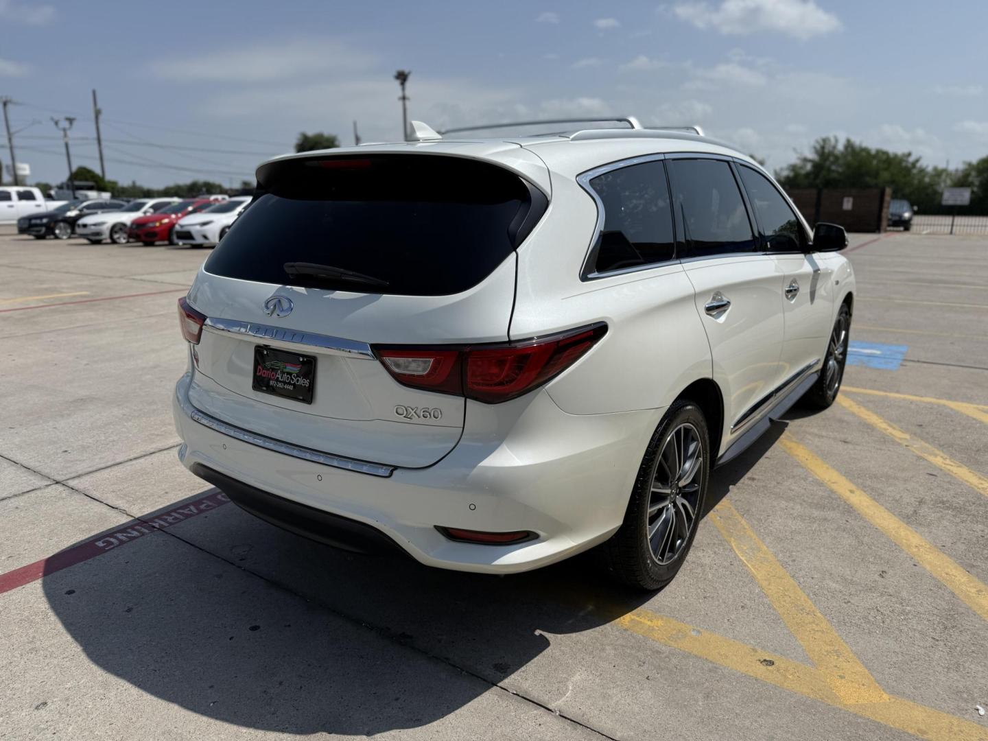 2018 White Infiniti Qx60 (5N1DL0MN7JC) , located at 2401 E Main St., Grand Prairie, TX, 75050, (972) 262-4440, 32.748981, -96.969643 - Photo#4