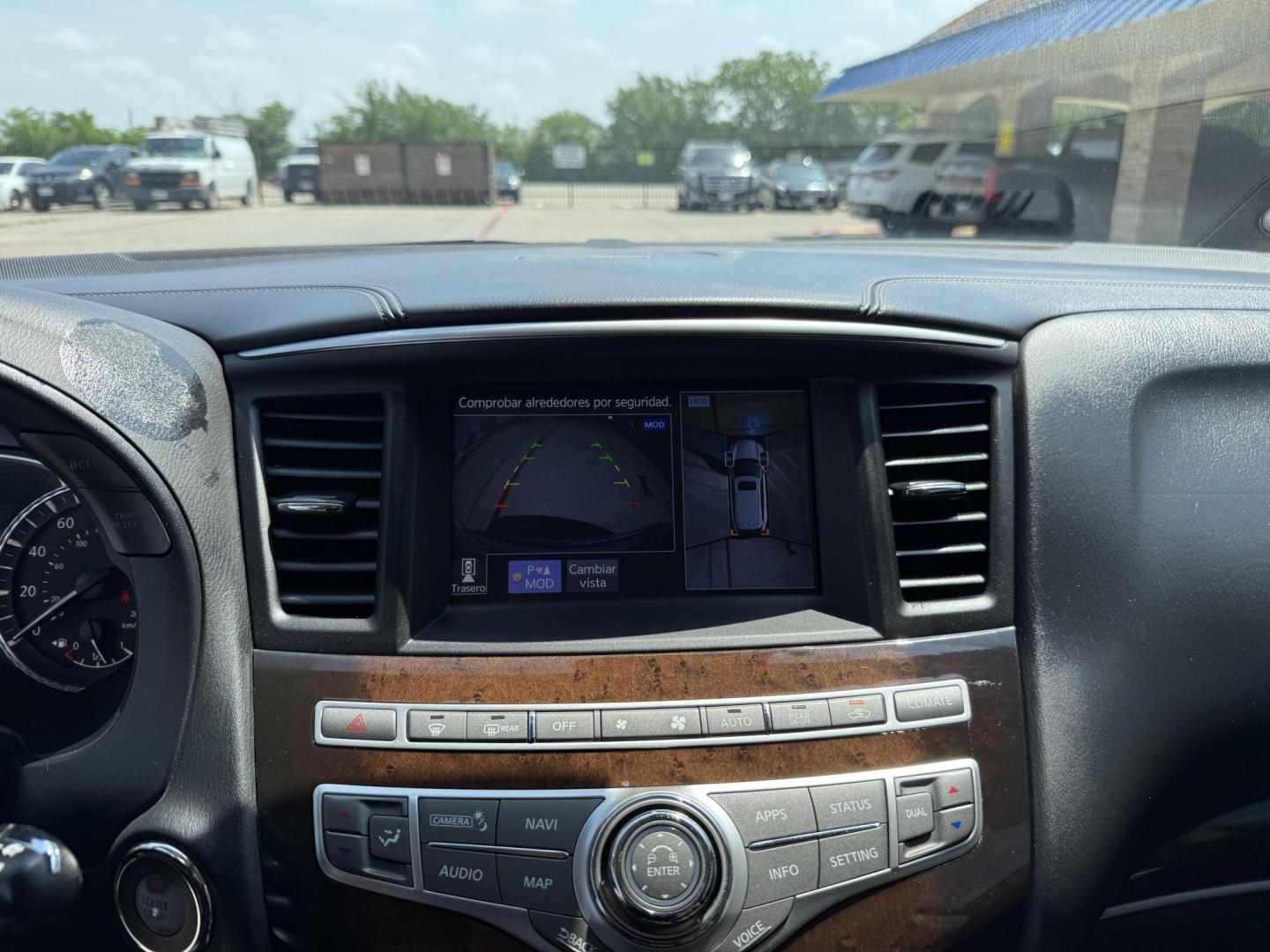 2018 White Infiniti Qx60 (5N1DL0MN7JC) , located at 2401 E Main St., Grand Prairie, TX, 75050, (972) 262-4440, 32.748981, -96.969643 - Photo#17