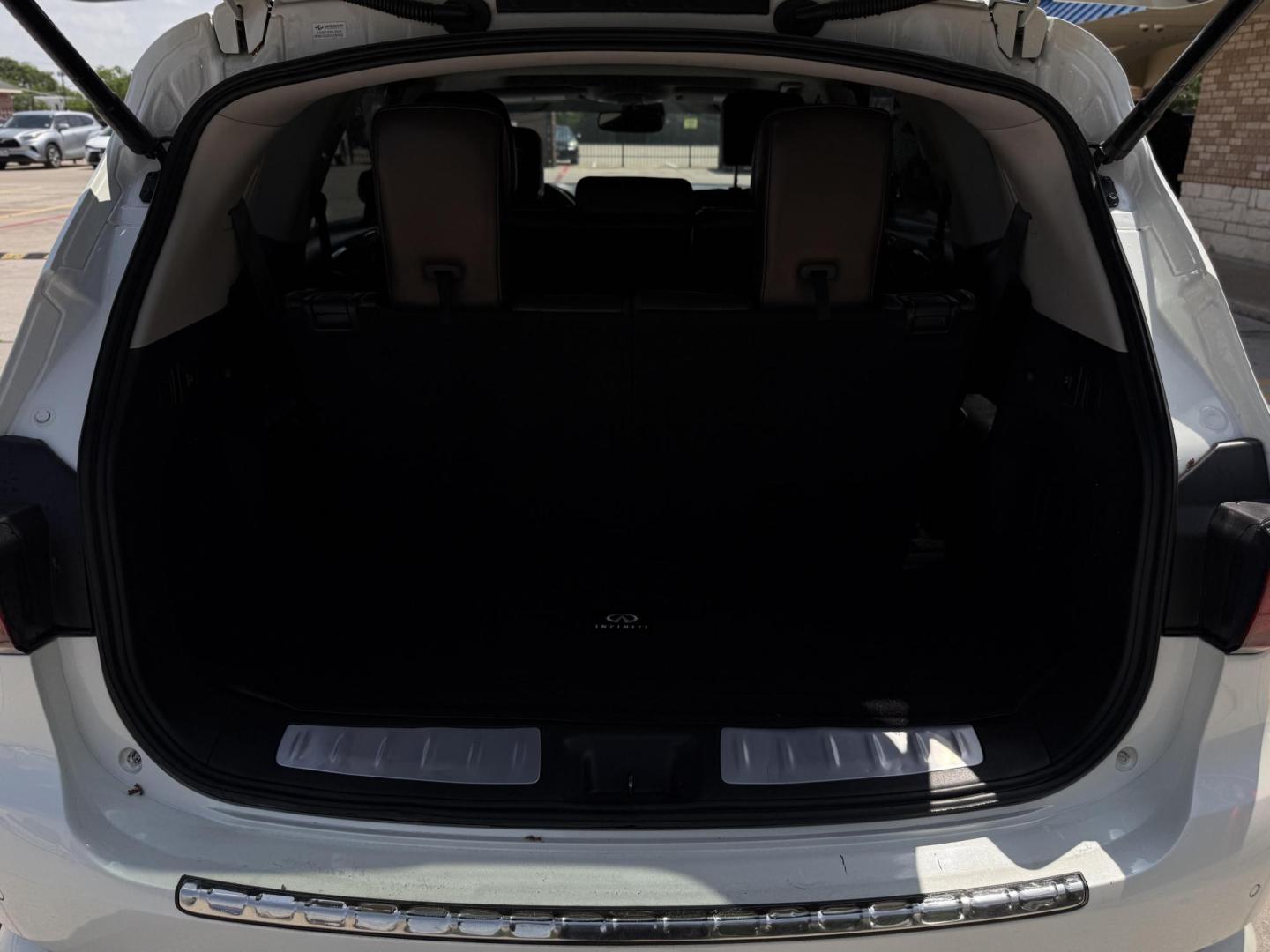 2018 White Infiniti Qx60 (5N1DL0MN7JC) , located at 2401 E Main St., Grand Prairie, TX, 75050, (972) 262-4440, 32.748981, -96.969643 - Photo#23