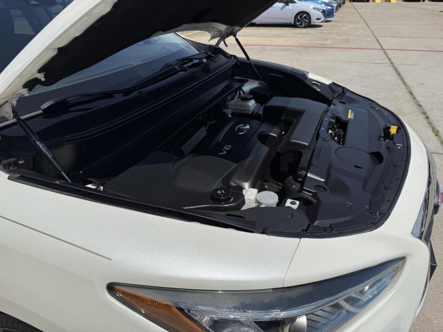 2018 White Infiniti Qx60 (5N1DL0MN7JC) , located at 2401 E Main St., Grand Prairie, TX, 75050, (972) 262-4440, 32.748981, -96.969643 - Photo#24