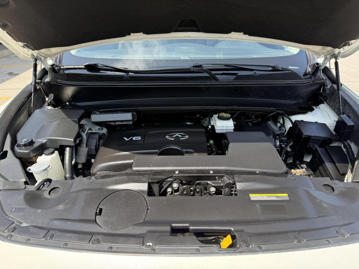 2018 White Infiniti Qx60 (5N1DL0MN7JC) , located at 2401 E Main St., Grand Prairie, TX, 75050, (972) 262-4440, 32.748981, -96.969643 - Photo#25