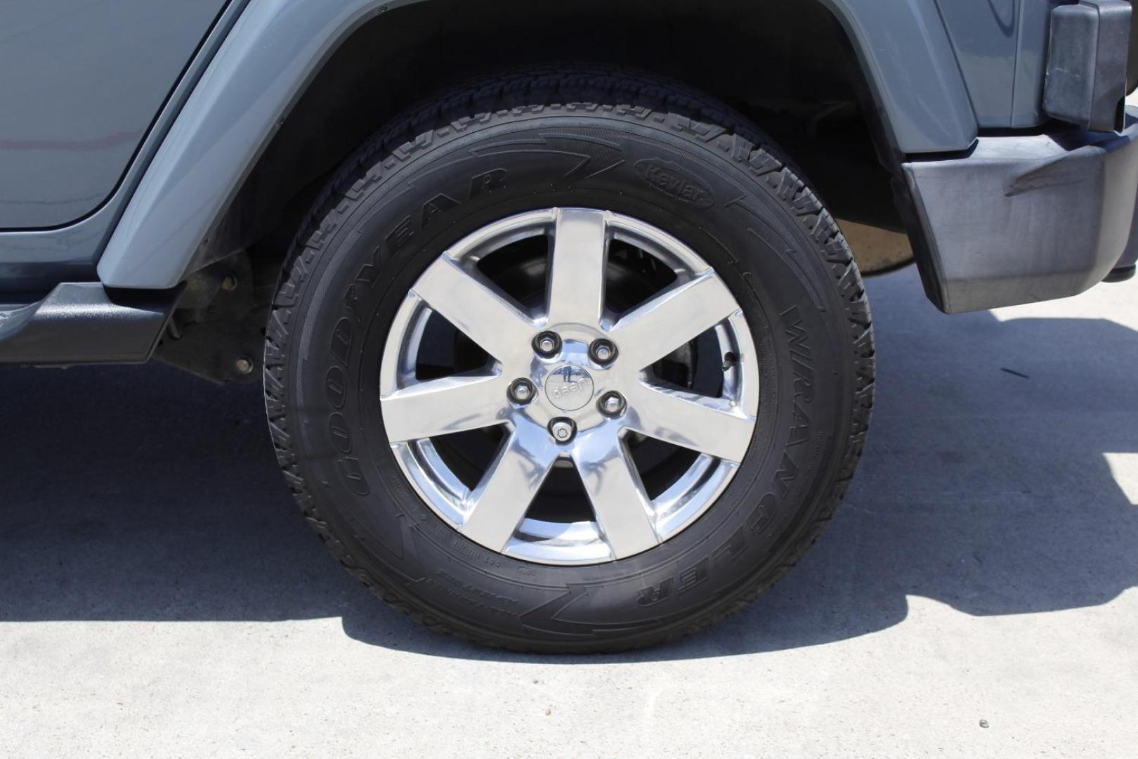 2015 Gray Jeep Wrangler Unlimited Sahara 4WD (1C4BJWEGXFL) with an 3.6L V6 DOHC 24V FFV engine, located at 2401 E Main St., Grand Prairie, TX, 75050, (972) 262-4440, 32.748981, -96.969643 - Photo#5
