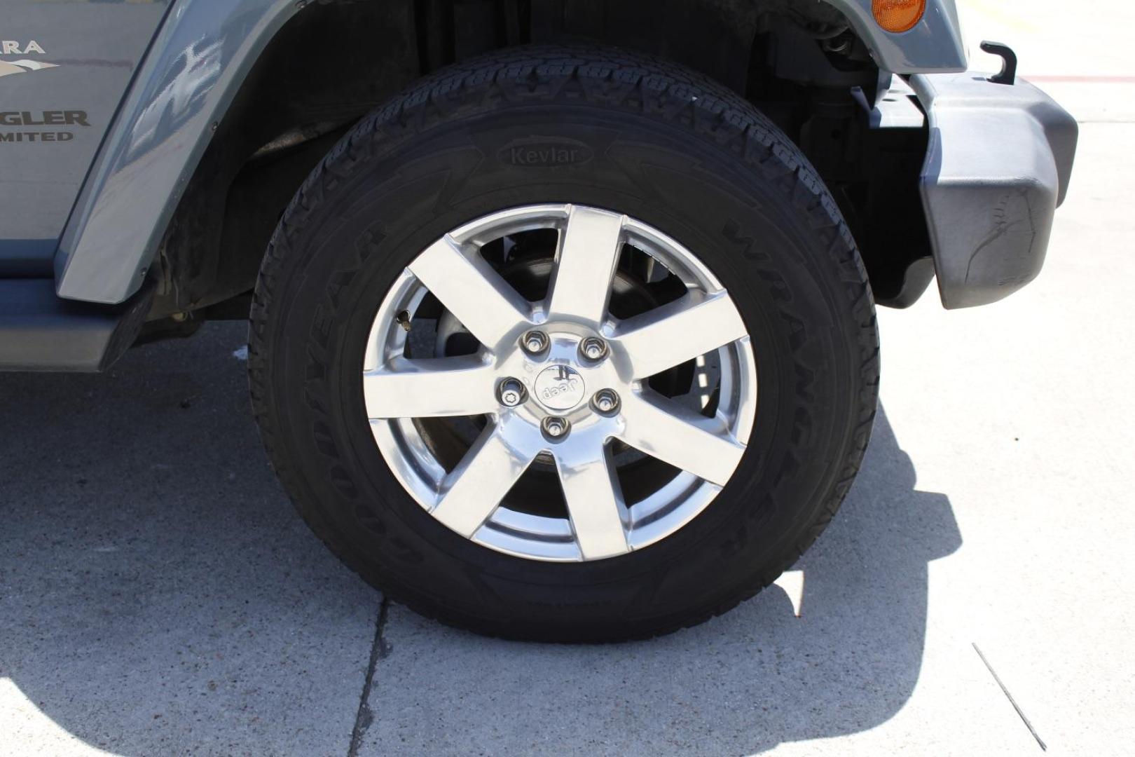 2015 Gray Jeep Wrangler Unlimited Sahara 4WD (1C4BJWEGXFL) with an 3.6L V6 DOHC 24V FFV engine, located at 2401 E Main St., Grand Prairie, TX, 75050, (972) 262-4440, 32.748981, -96.969643 - Photo#8