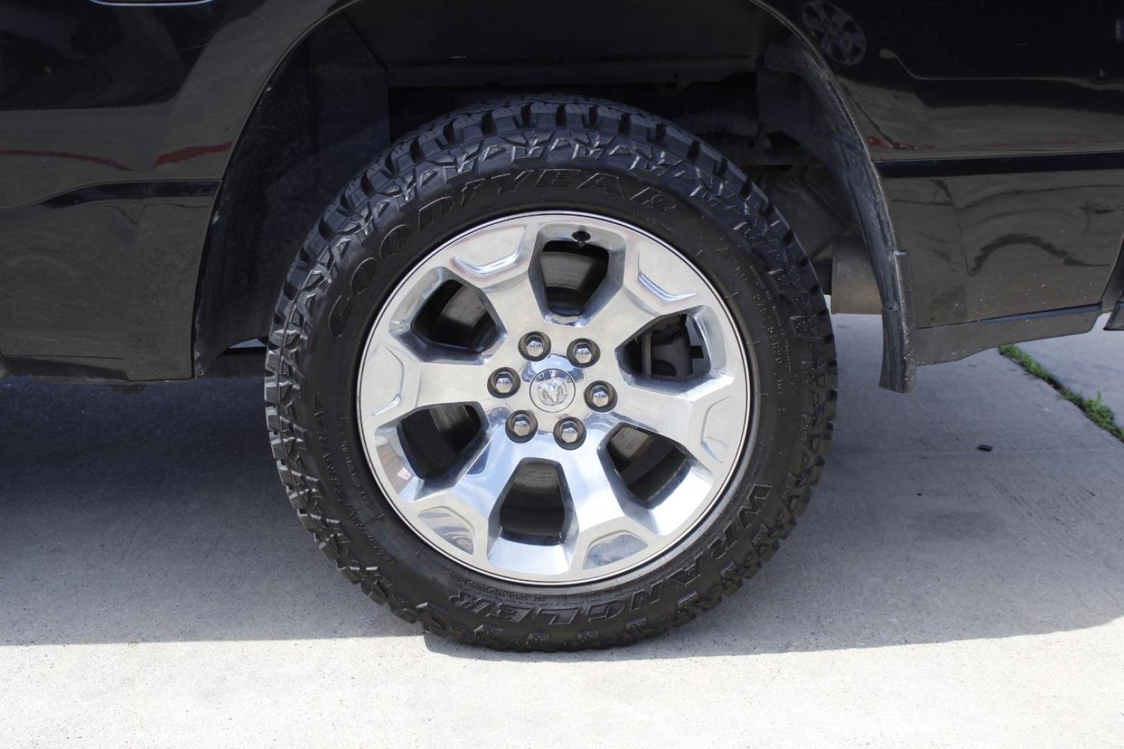 2019 Black Ram 1500 Big Horn/Lone Star Crew Cab 4x2 5'7 Box (1C6RREFT1KN) , located at 2401 E Main St., Grand Prairie, TX, 75050, (972) 262-4440, 32.748981, -96.969643 - Photo#5