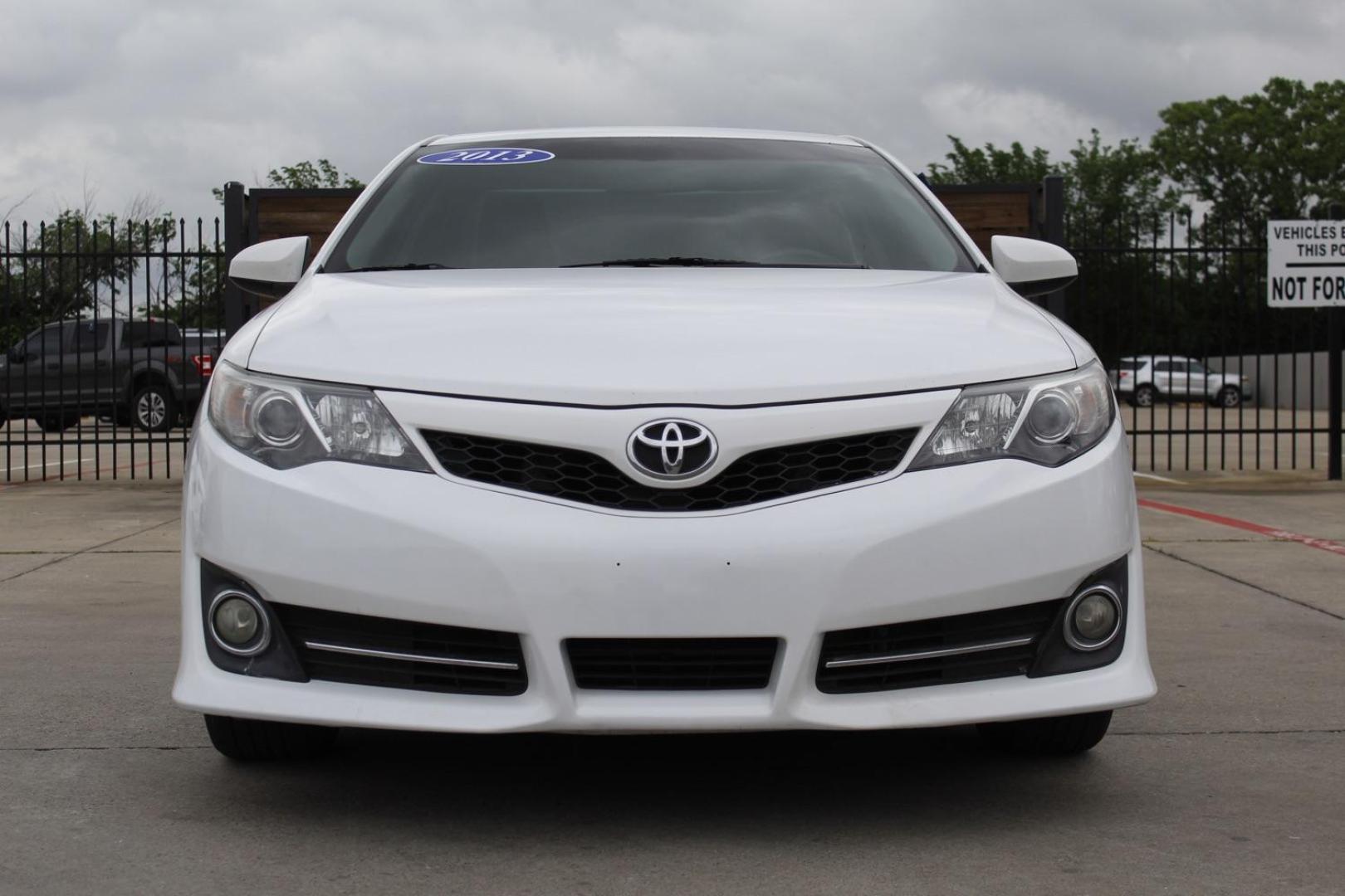 2013 White Toyota Camry SE (4T1BF1FKXDU) with an 2.5L I-4 DOHC engine, located at 2401 E Main St., Grand Prairie, TX, 75050, (972) 262-4440, 32.748981, -96.969643 - Photo#0