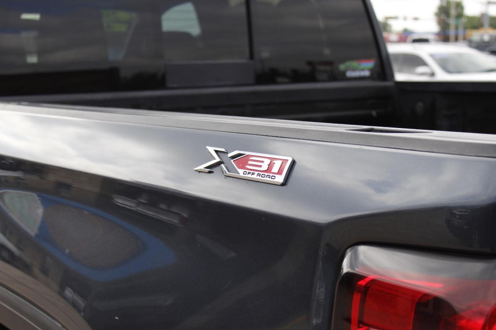 2019 Gray GMC Sierra 1500 SLT (3GTU9DED5KG) , located at 2401 E Main St., Grand Prairie, TX, 75050, (972) 262-4440, 32.748981, -96.969643 - Photo#3