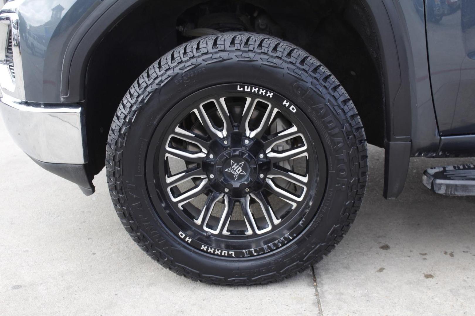 2019 Gray GMC Sierra 1500 SLT (3GTU9DED5KG) , located at 2401 E Main St., Grand Prairie, TX, 75050, (972) 262-4440, 32.748981, -96.969643 - Photo#4