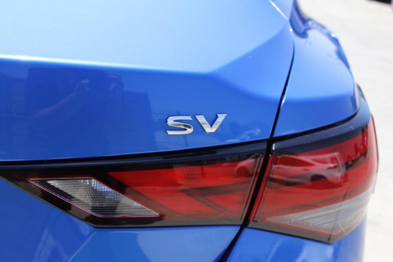 2021 Blue Nissan Sentra SV Xtronic CVT (3N1AB8CV5MY) with an 2L I-4 gasoline direct injection engine, located at 2401 E Main St., Grand Prairie, TX, 75050, (972) 262-4440, 32.748981, -96.969643 - Photo#8