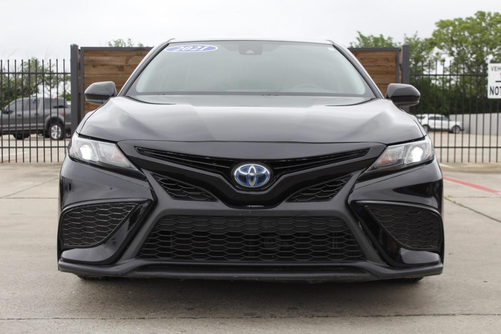 2021 Black Toyota Camry SE Hybrid (4T1G31AK9MU) with an 2.5L I-4 port/direct injection engine, located at 2401 E Main St., Grand Prairie, TX, 75050, (972) 262-4440, 32.748981, -96.969643 - Photo#0