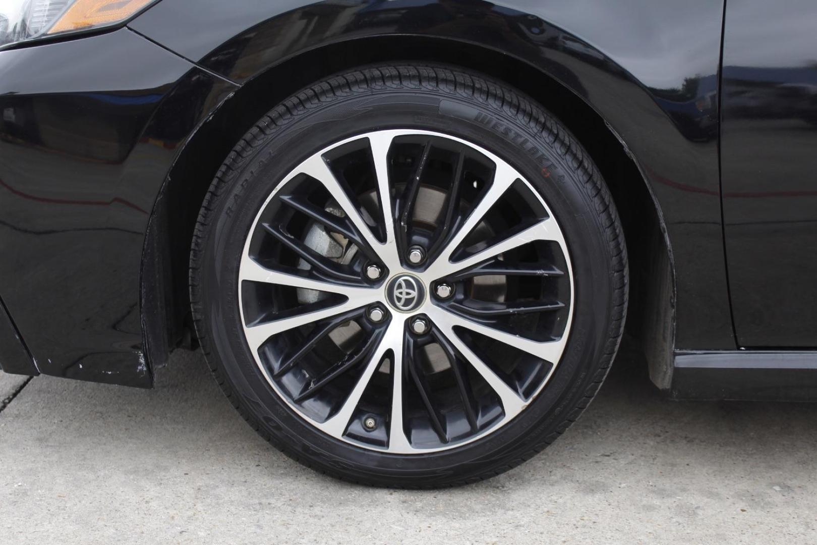 2021 Black Toyota Camry SE Hybrid (4T1G31AK9MU) with an 2.5L I-4 port/direct injection engine, located at 2401 E Main St., Grand Prairie, TX, 75050, (972) 262-4440, 32.748981, -96.969643 - Photo#3