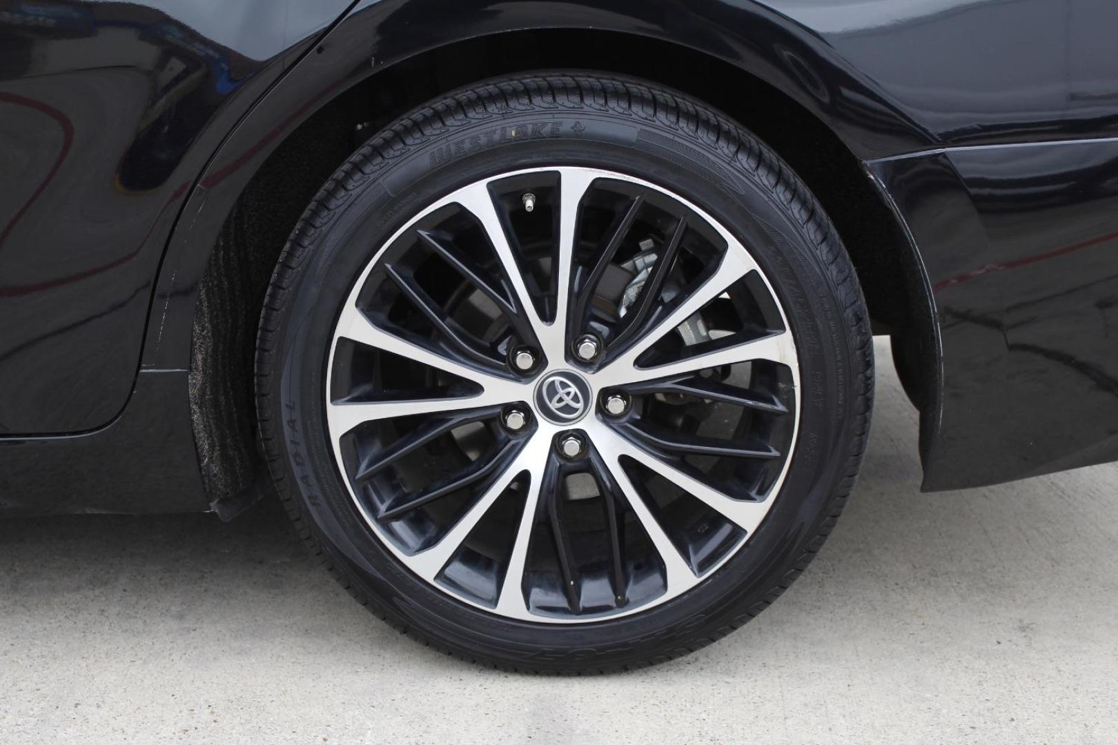 2021 Black Toyota Camry SE Hybrid (4T1G31AK9MU) with an 2.5L I-4 port/direct injection engine, located at 2401 E Main St., Grand Prairie, TX, 75050, (972) 262-4440, 32.748981, -96.969643 - Photo#4