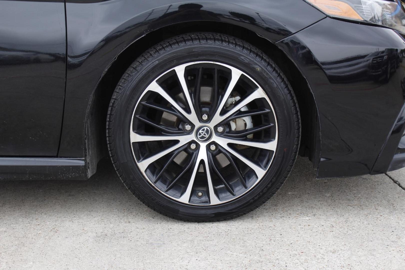 2021 Black Toyota Camry SE Hybrid (4T1G31AK9MU) with an 2.5L I-4 port/direct injection engine, located at 2401 E Main St., Grand Prairie, TX, 75050, (972) 262-4440, 32.748981, -96.969643 - Photo#9