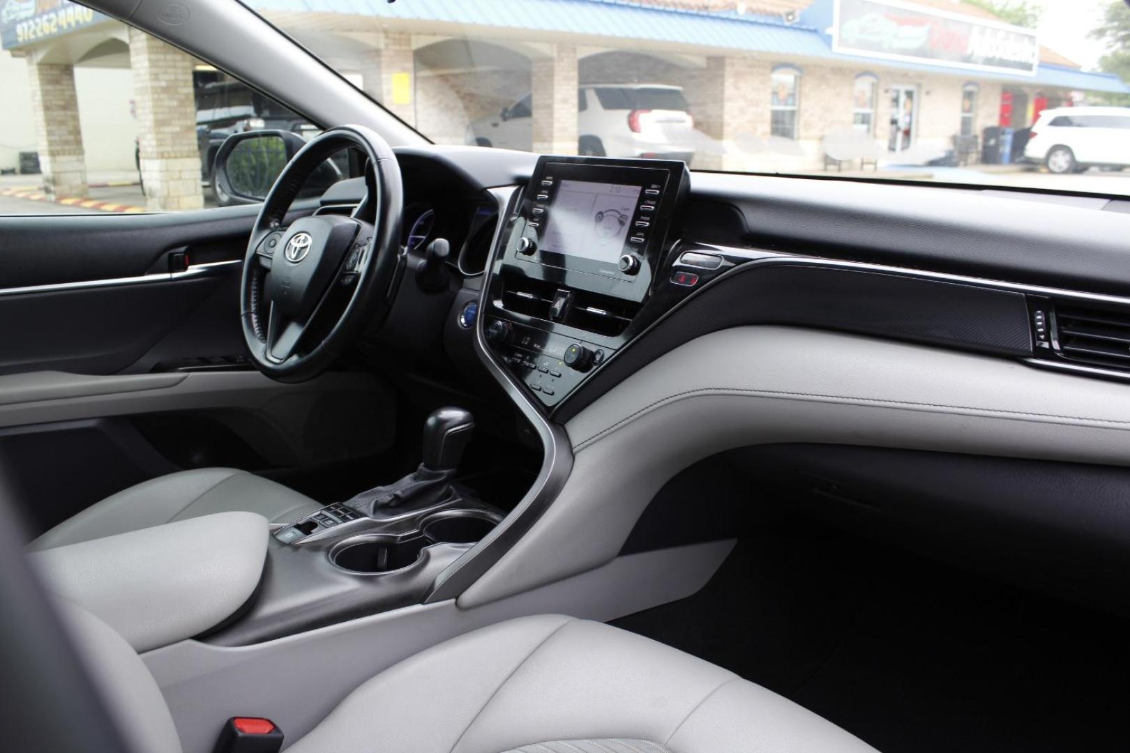 2021 Black Toyota Camry SE Hybrid (4T1G31AK9MU) with an 2.5L I-4 port/direct injection engine, located at 2401 E Main St., Grand Prairie, TX, 75050, (972) 262-4440, 32.748981, -96.969643 - Photo#13