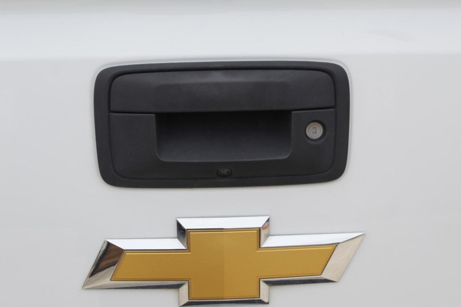 2018 White Chevrolet Silverado 2500HD LT (1GC2KVEG4JZ) , located at 2401 E Main St., Grand Prairie, TX, 75050, (972) 262-4440, 32.748981, -96.969643 - Photo#7