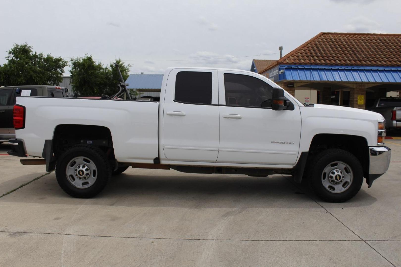 2018 White Chevrolet Silverado 2500HD LT (1GC2KVEG4JZ) , located at 2401 E Main St., Grand Prairie, TX, 75050, (972) 262-4440, 32.748981, -96.969643 - Photo#8