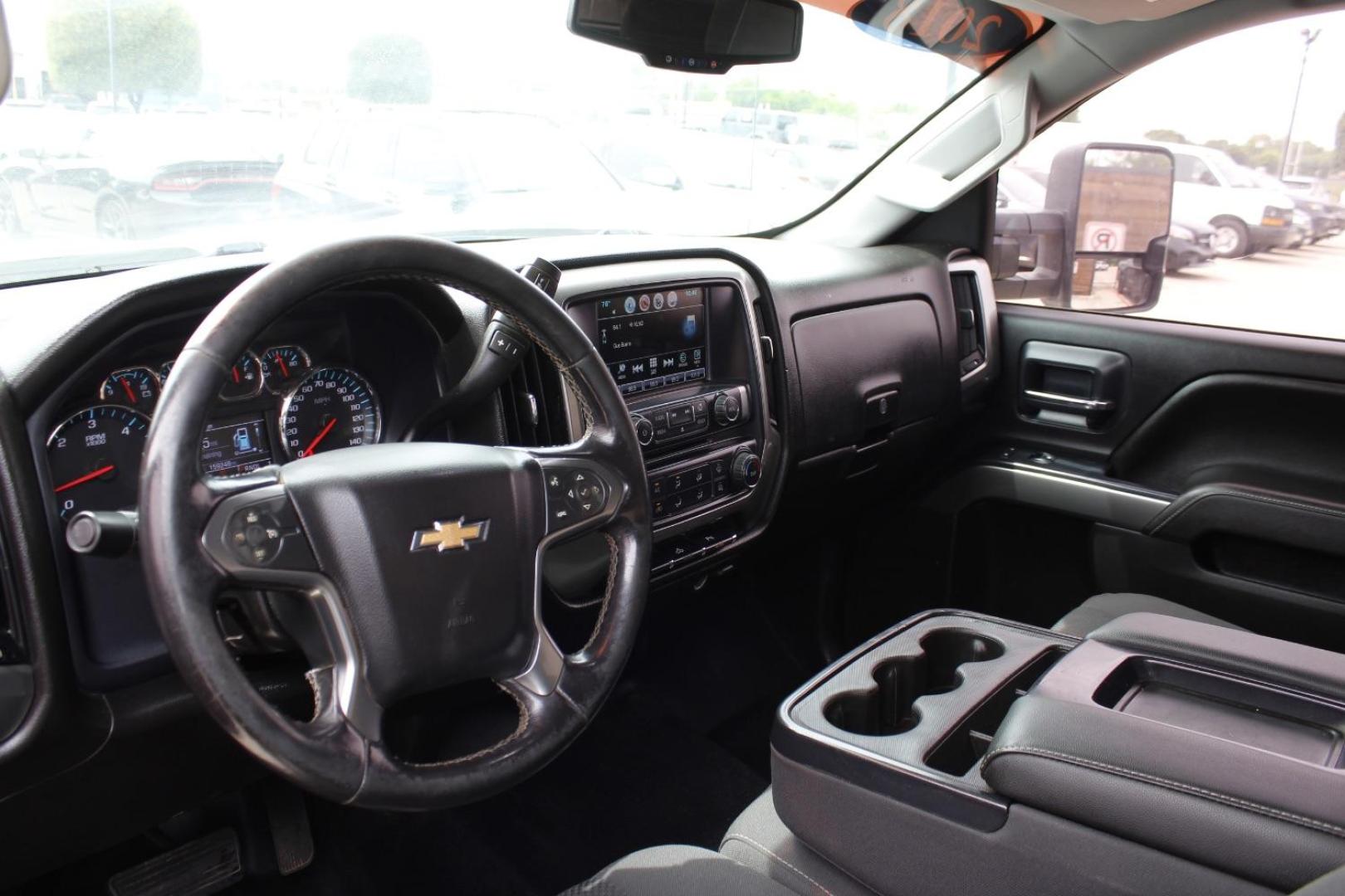 2018 White Chevrolet Silverado 2500HD LT (1GC2KVEG4JZ) , located at 2401 E Main St., Grand Prairie, TX, 75050, (972) 262-4440, 32.748981, -96.969643 - Photo#11