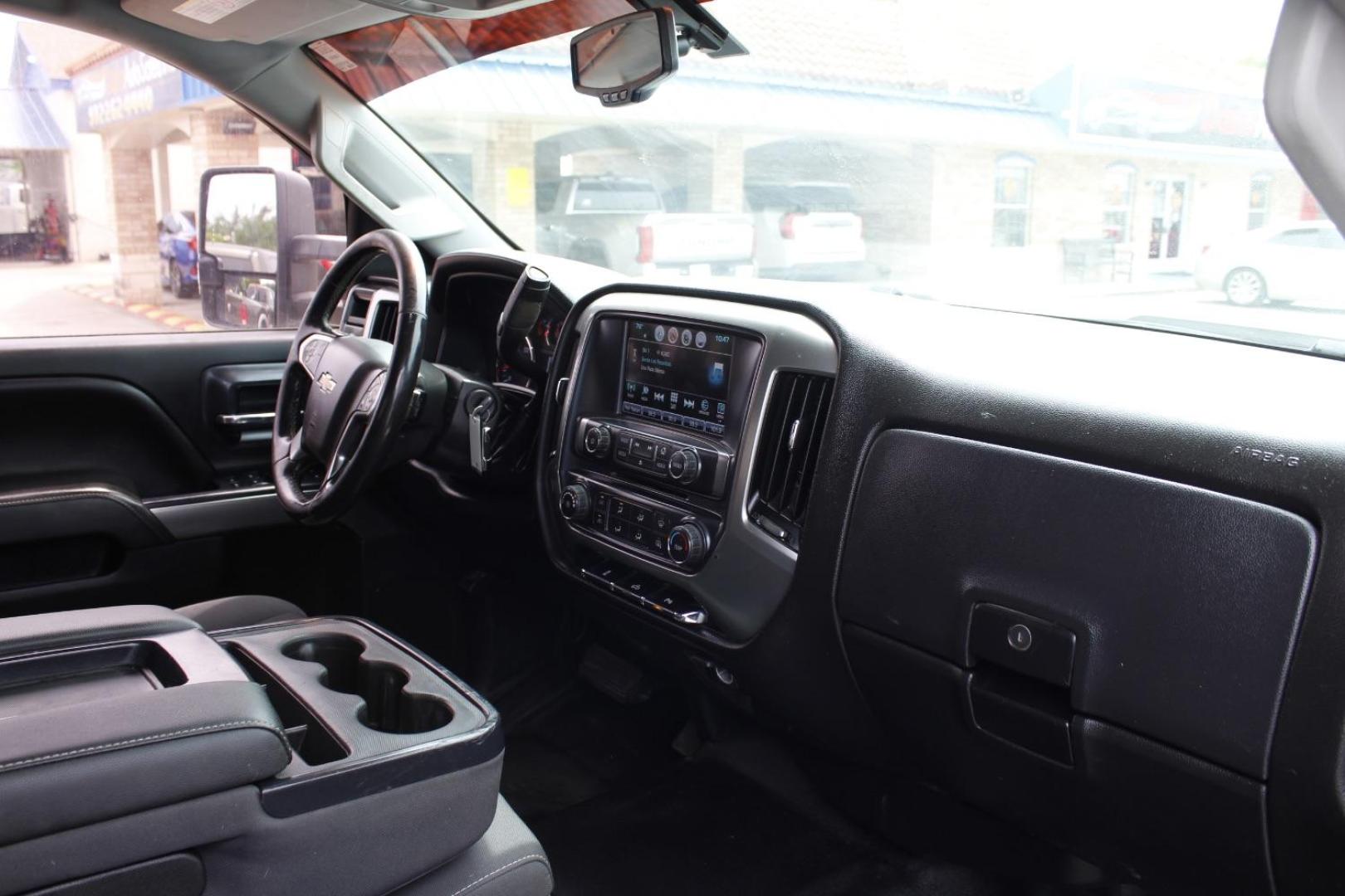 2018 White Chevrolet Silverado 2500HD LT (1GC2KVEG4JZ) , located at 2401 E Main St., Grand Prairie, TX, 75050, (972) 262-4440, 32.748981, -96.969643 - Photo#12