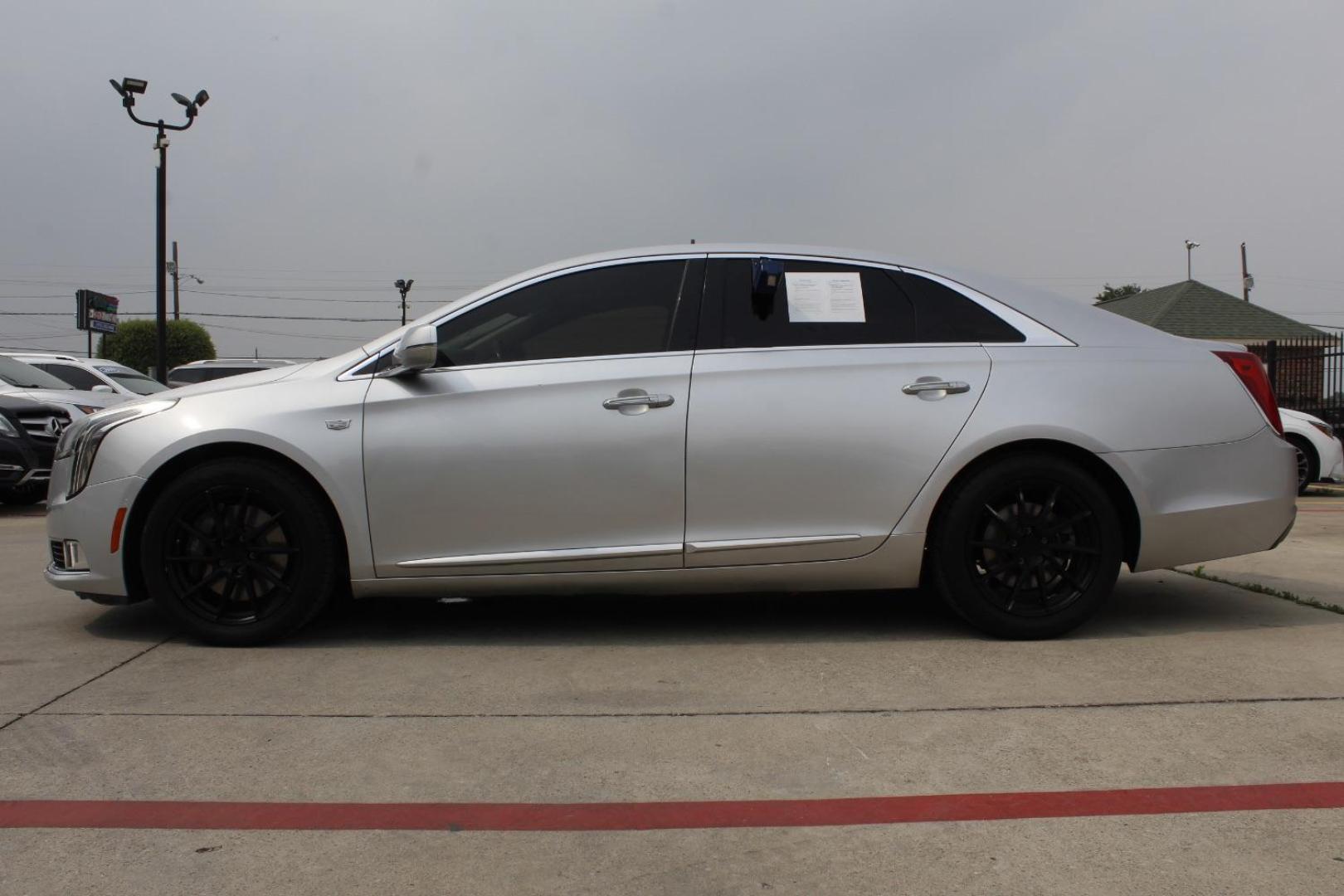 2019 Silver Cadillac XTS Luxury (2G61M5S38K9) with an 3.6L V-6 gasoline direct injection engine, located at 2401 E Main St., Grand Prairie, TX, 75050, (972) 262-4440, 32.748981, -96.969643 - Photo#2