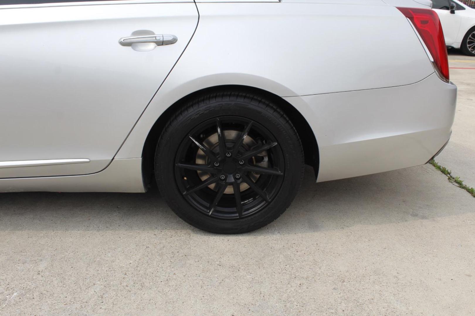 2019 Silver Cadillac XTS Luxury (2G61M5S38K9) with an 3.6L V-6 gasoline direct injection engine, located at 2401 E Main St., Grand Prairie, TX, 75050, (972) 262-4440, 32.748981, -96.969643 - Photo#4