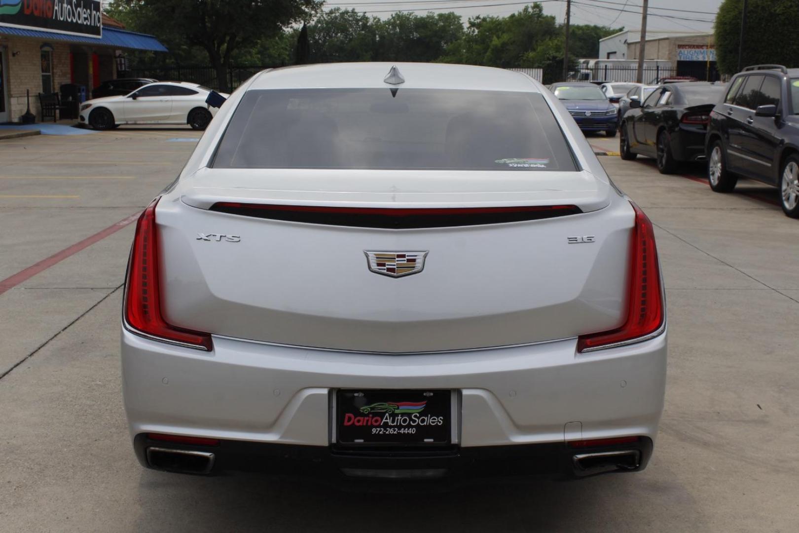 2019 Silver Cadillac XTS Luxury (2G61M5S38K9) with an 3.6L V-6 gasoline direct injection engine, located at 2401 E Main St., Grand Prairie, TX, 75050, (972) 262-4440, 32.748981, -96.969643 - Photo#5