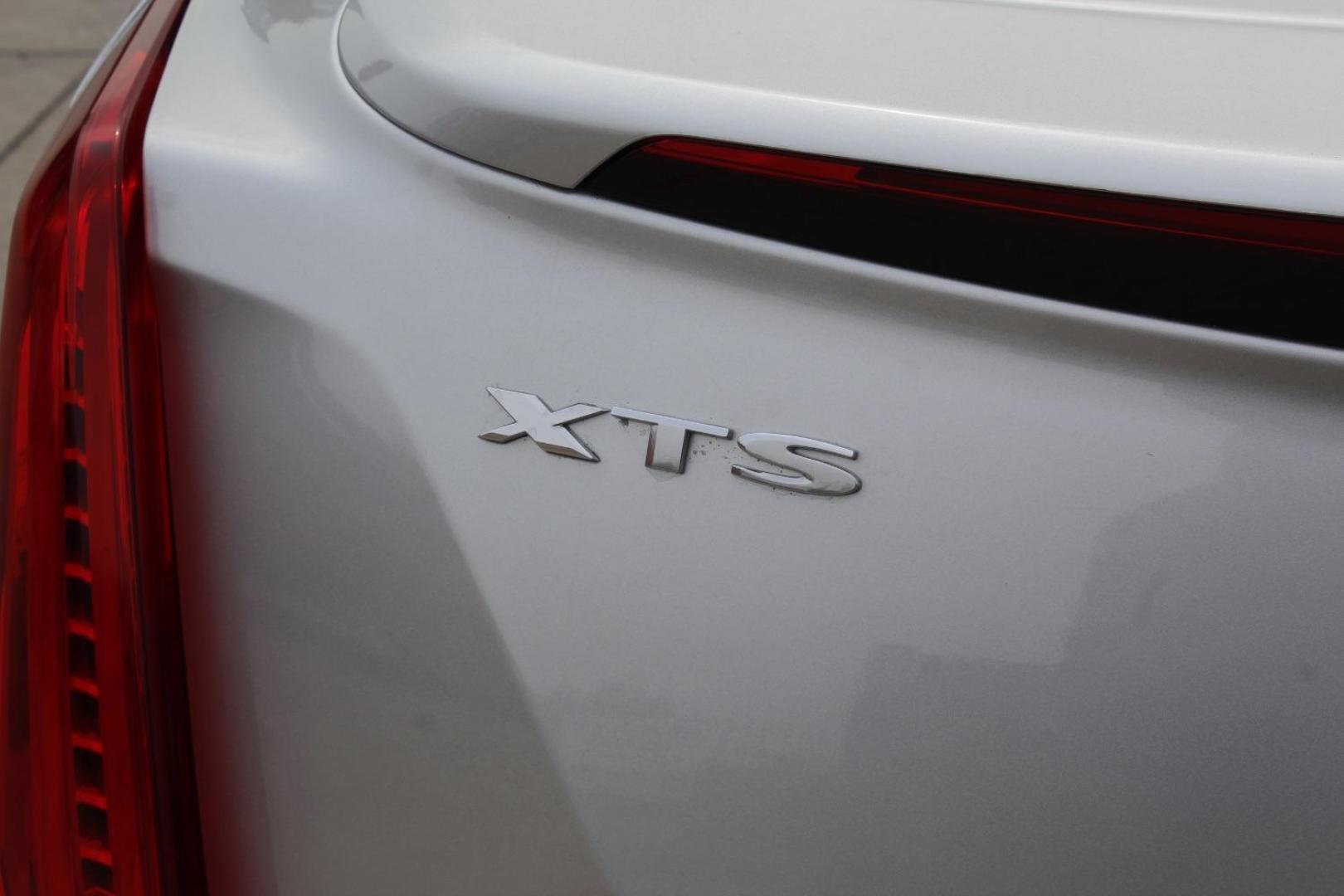 2019 Silver Cadillac XTS Luxury (2G61M5S38K9) with an 3.6L V-6 gasoline direct injection engine, located at 2401 E Main St., Grand Prairie, TX, 75050, (972) 262-4440, 32.748981, -96.969643 - Photo#6