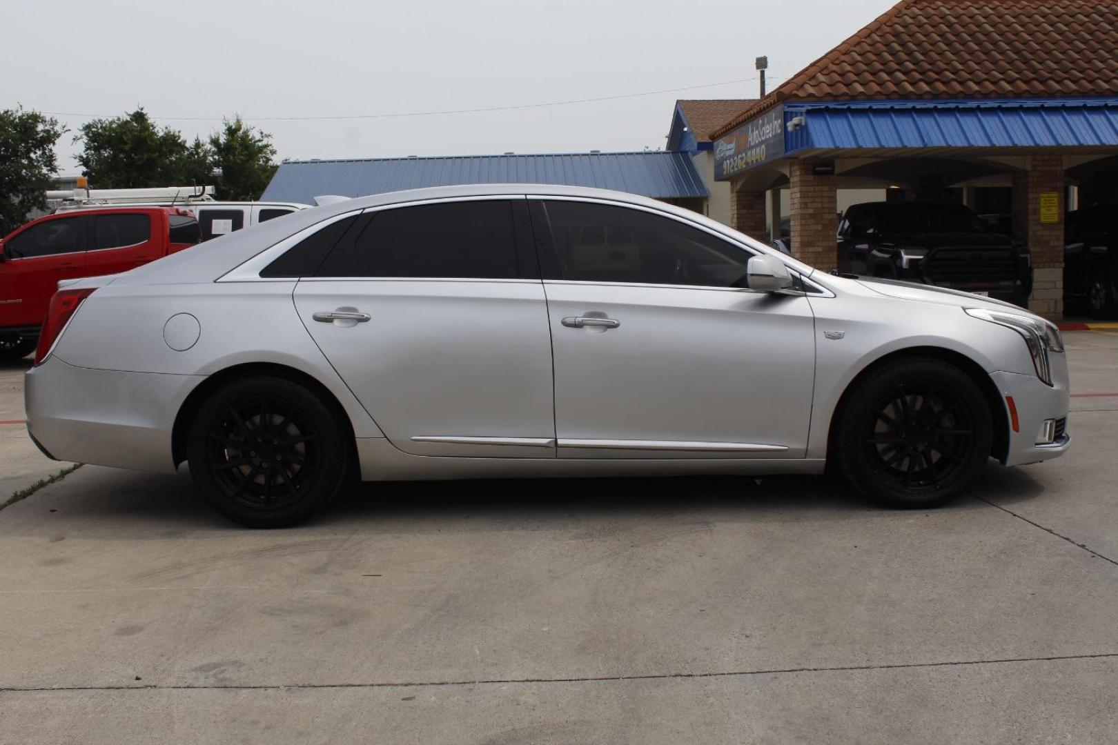2019 Silver Cadillac XTS Luxury (2G61M5S38K9) with an 3.6L V-6 gasoline direct injection engine, located at 2401 E Main St., Grand Prairie, TX, 75050, (972) 262-4440, 32.748981, -96.969643 - Photo#9