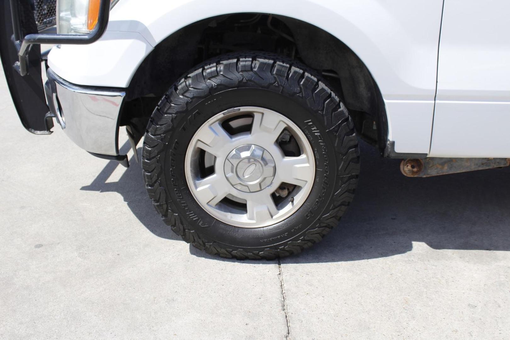 2012 White Ford F-150 XLT (1FTFX1EF0CF) with an 5.0L engine, located at 2401 E Main St., Grand Prairie, TX, 75050, (972) 262-4440, 32.748981, -96.969643 - Photo#3