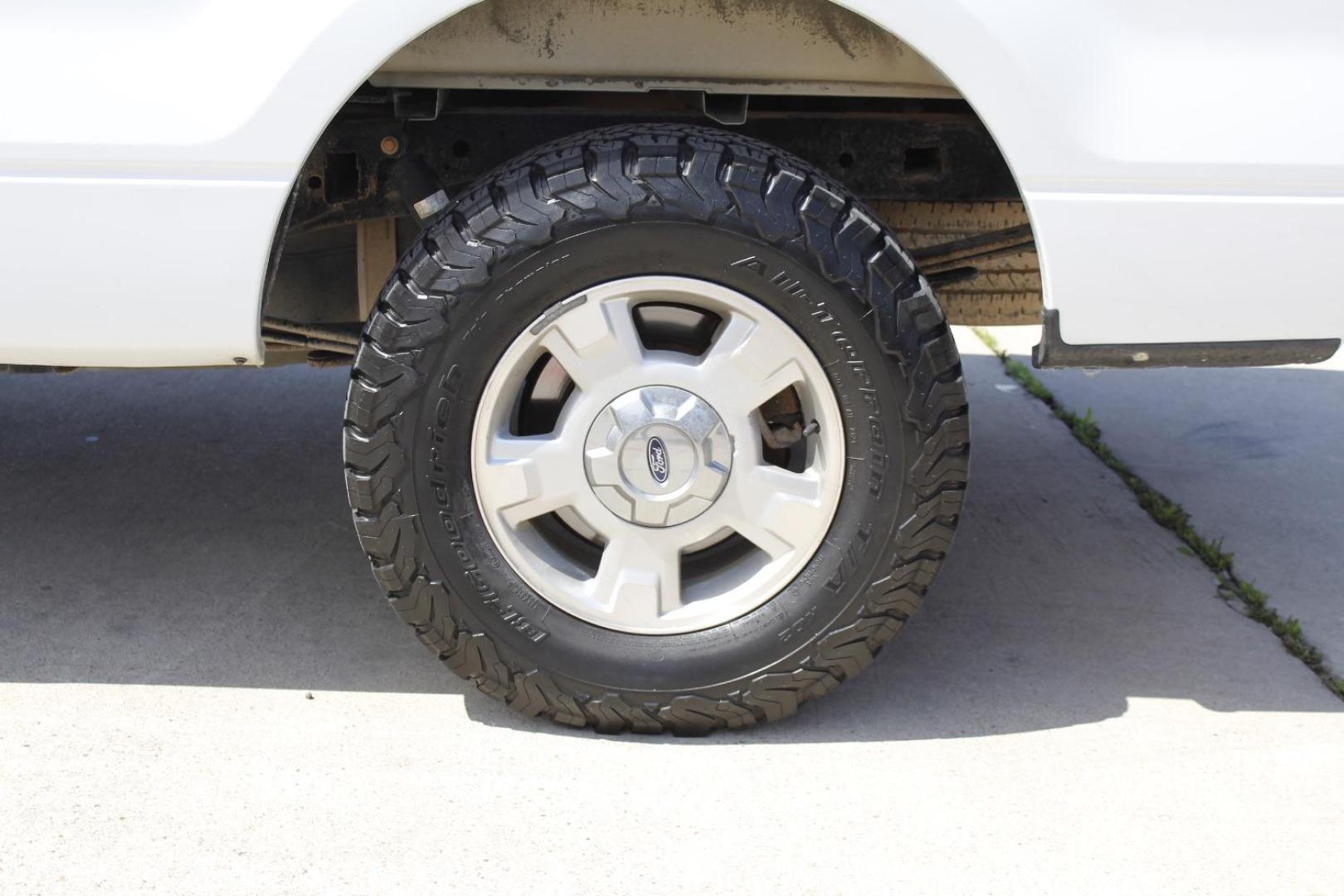 2012 White Ford F-150 XLT (1FTFX1EF0CF) with an 5.0L engine, located at 2401 E Main St., Grand Prairie, TX, 75050, (972) 262-4440, 32.748981, -96.969643 - Photo#4